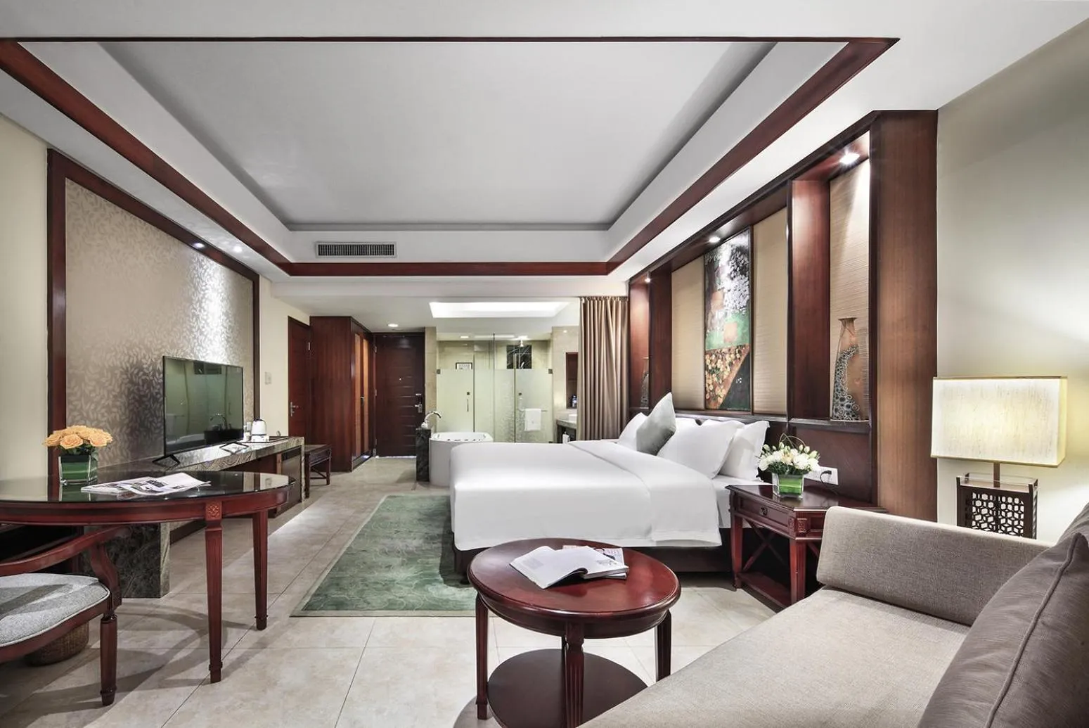 Photo of the whole room in Yangshuo Riverside Resorts Hotel