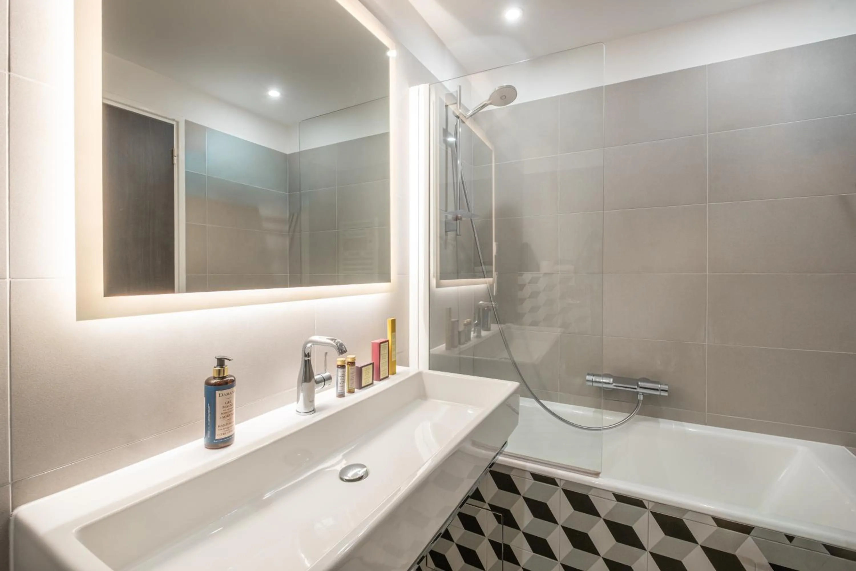 Bathroom in Hotel du College de France