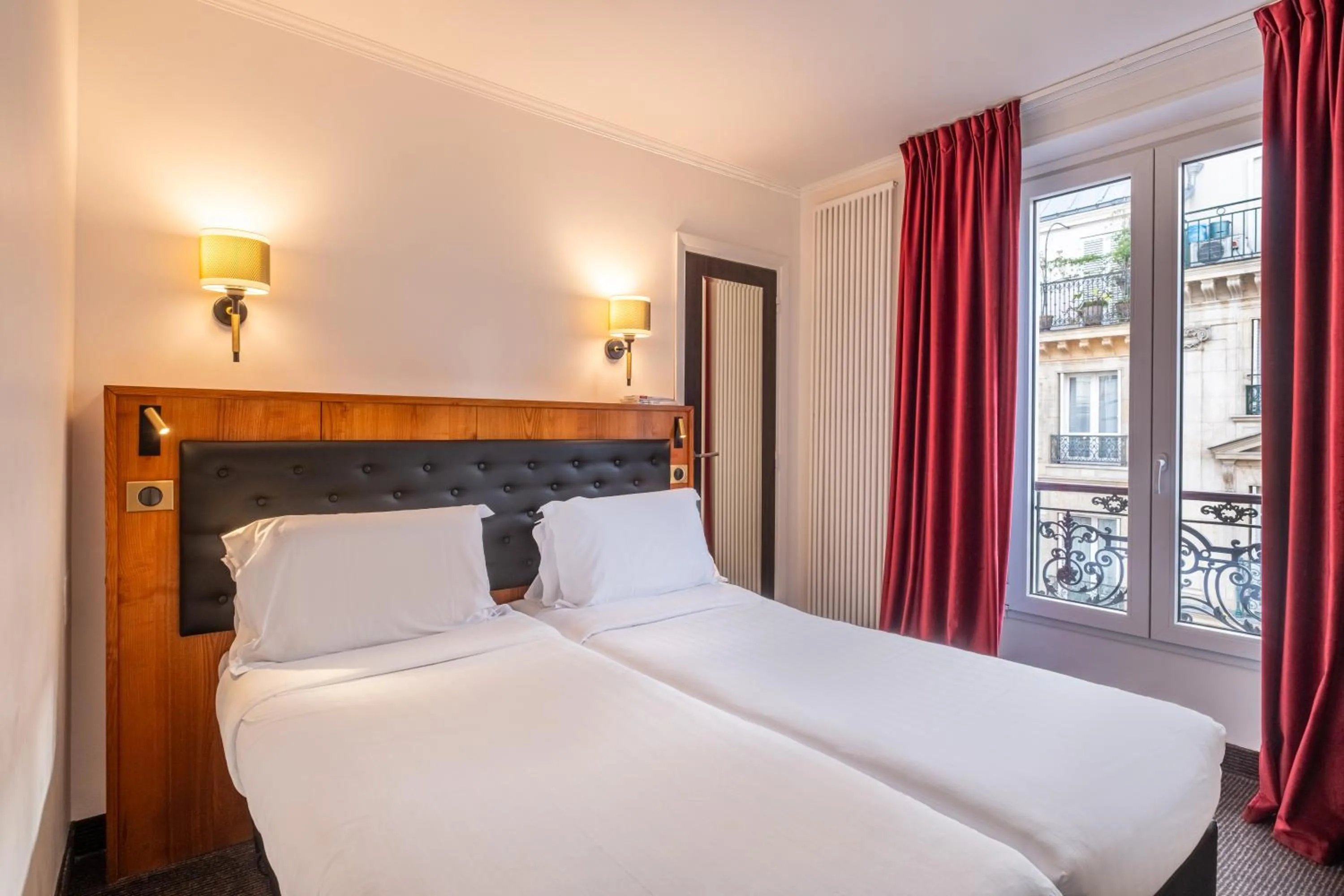 Bed in Hotel du College de France