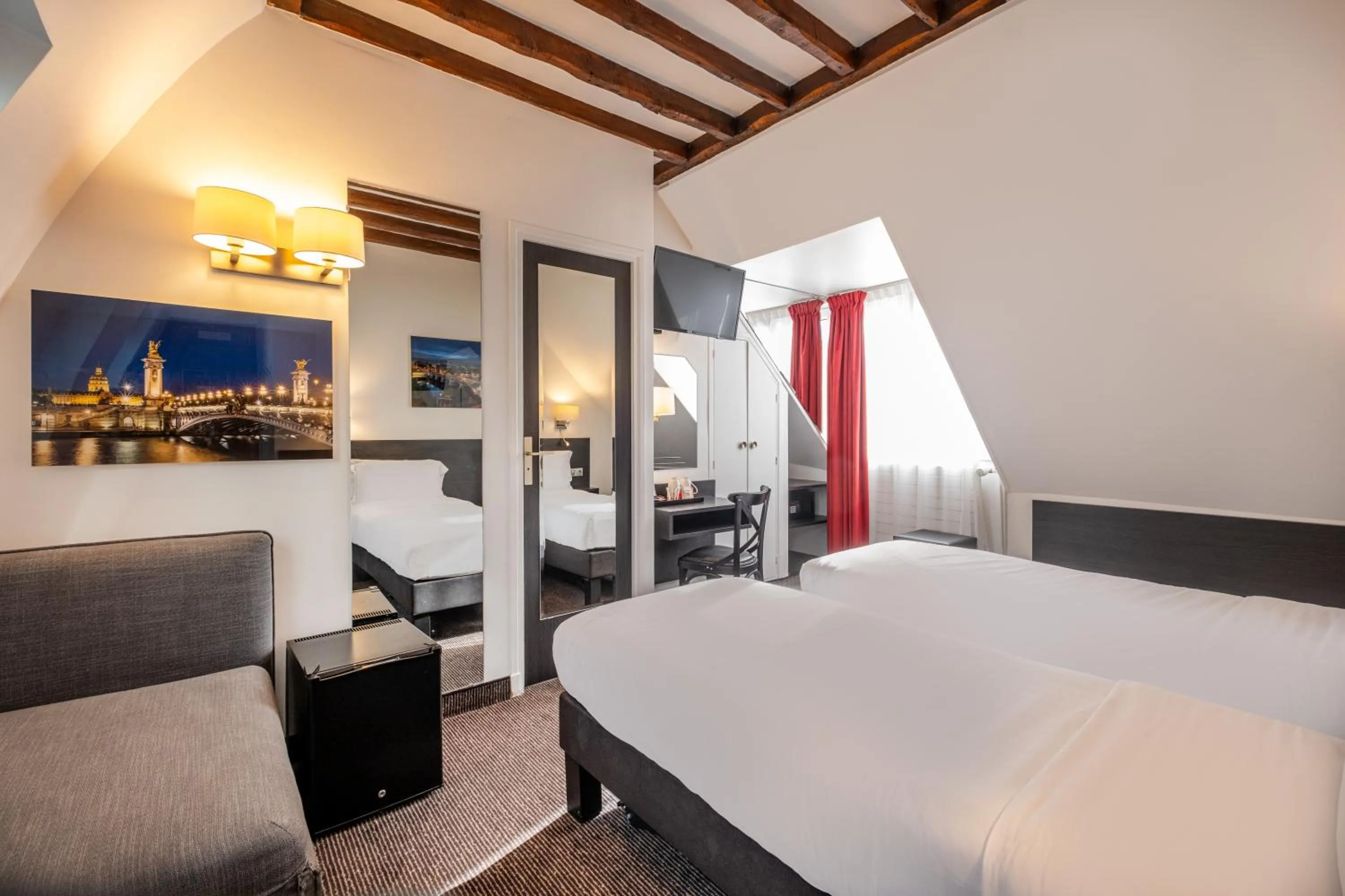 Bed in Hotel du College de France