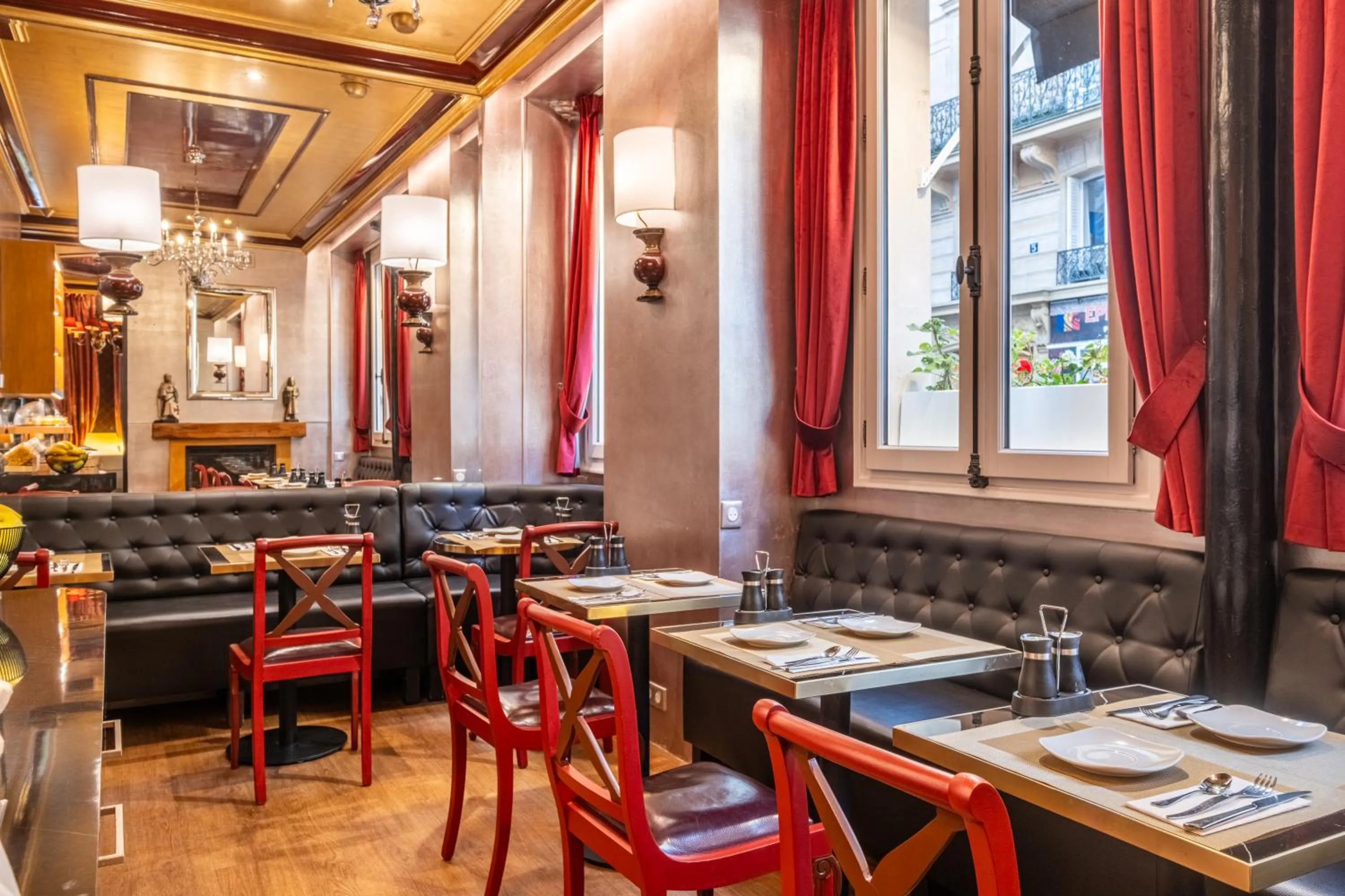 Buffet breakfast in Hotel du College de France