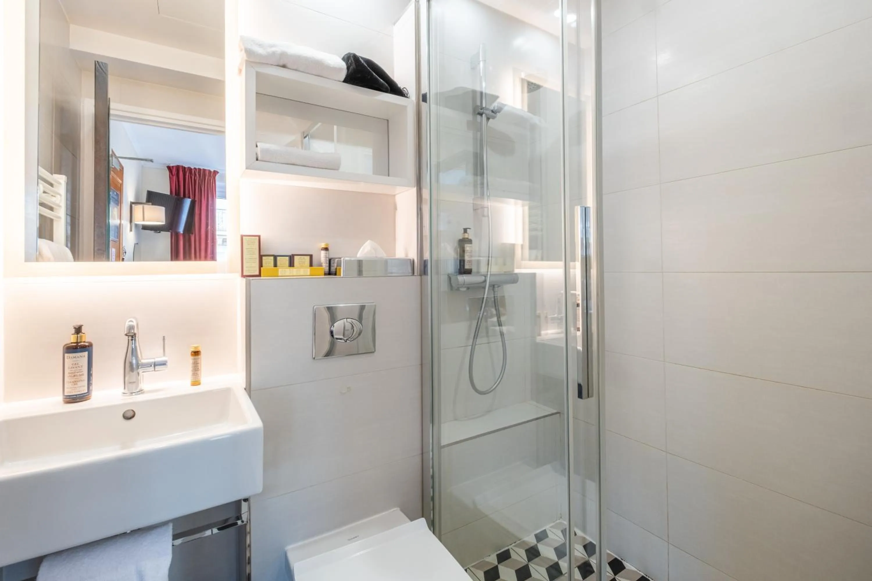 Shower in Hotel du College de France