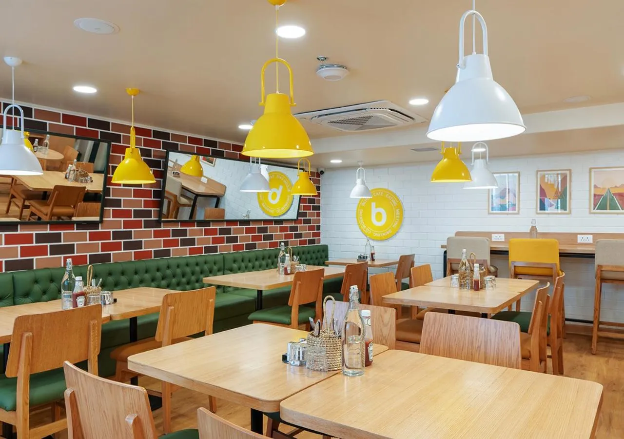 Restaurant/places to eat in Bloom Hotel - SG Highway