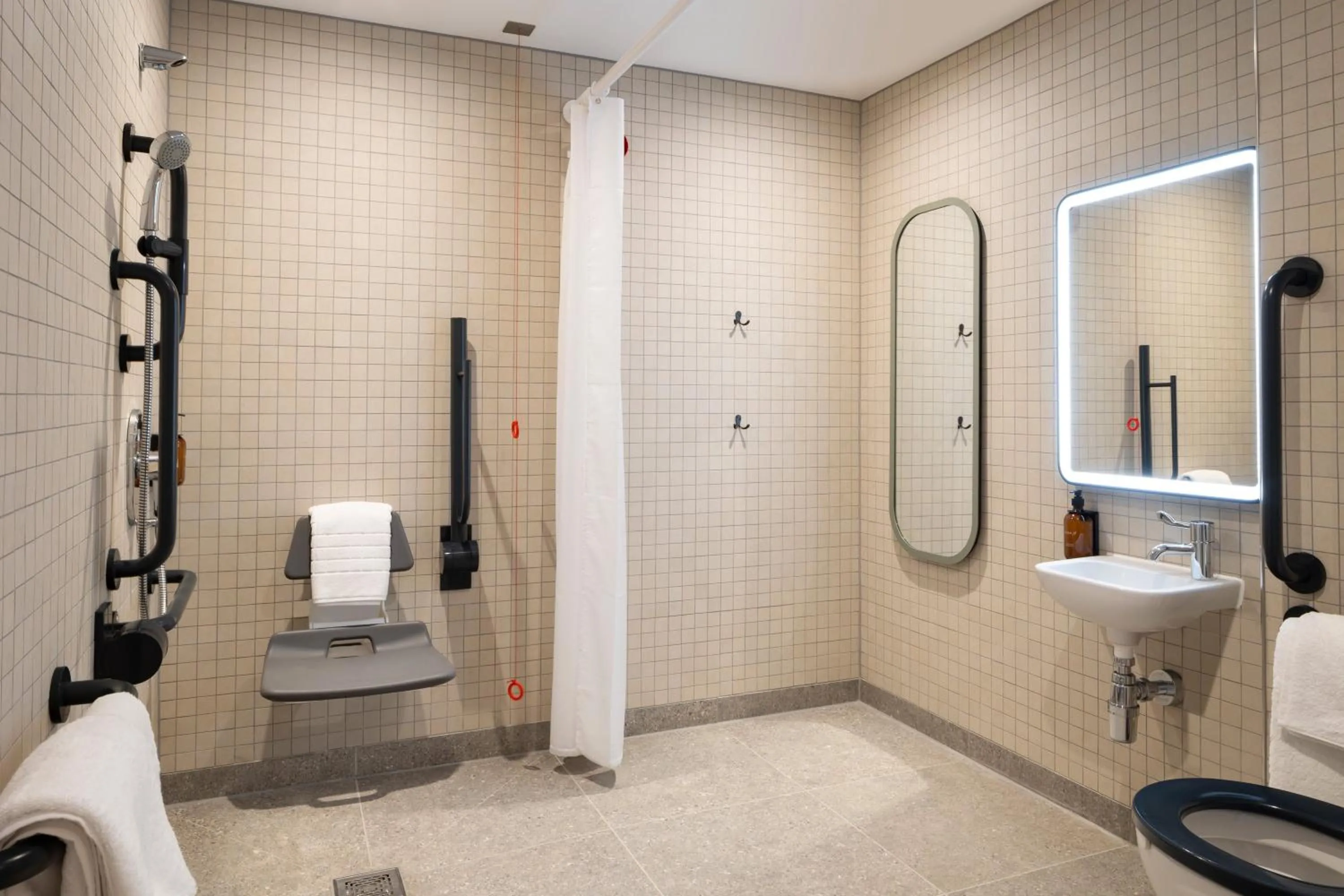 Photo of the whole room in voco Zeal Exeter Science Park, by IHG