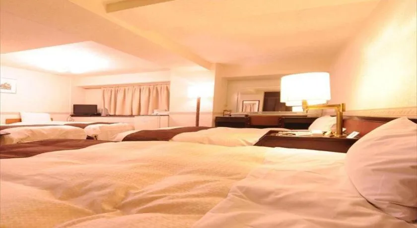 Bed in Hiroshima Kokusai Hotel