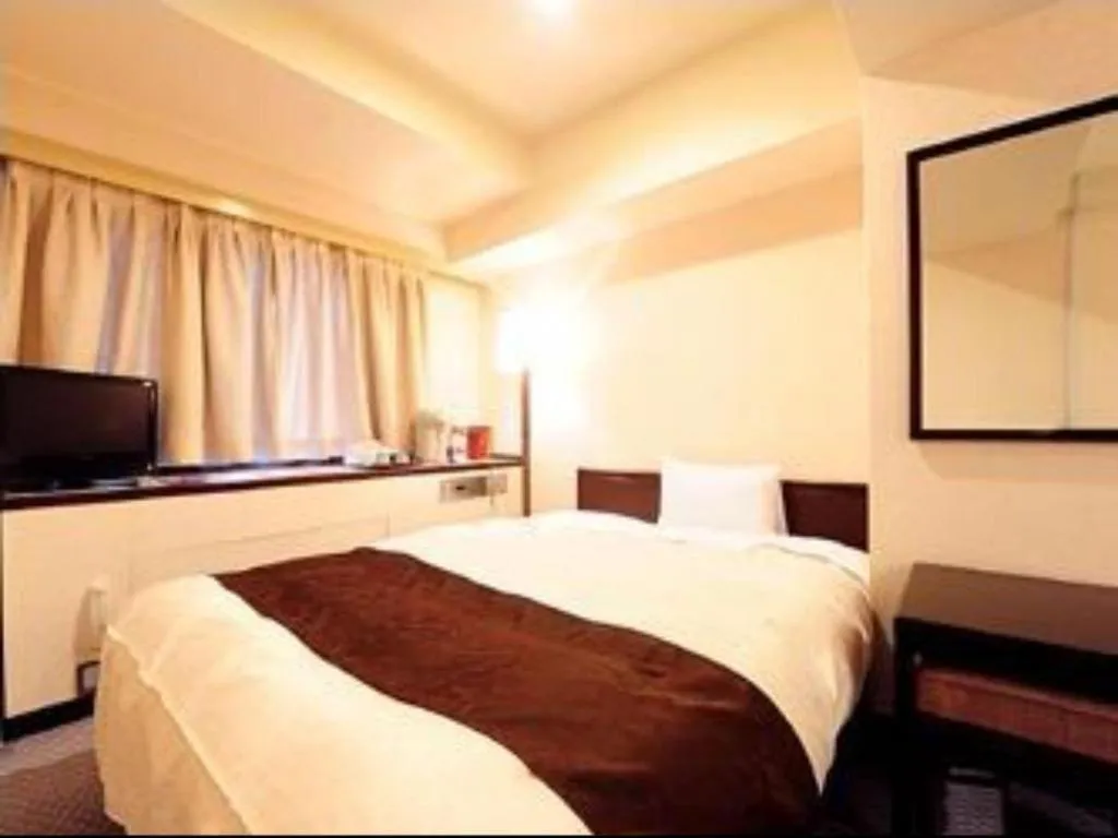 Bed in Hiroshima Kokusai Hotel