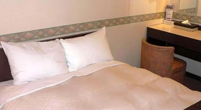 Bed in Hiroshima Kokusai Hotel