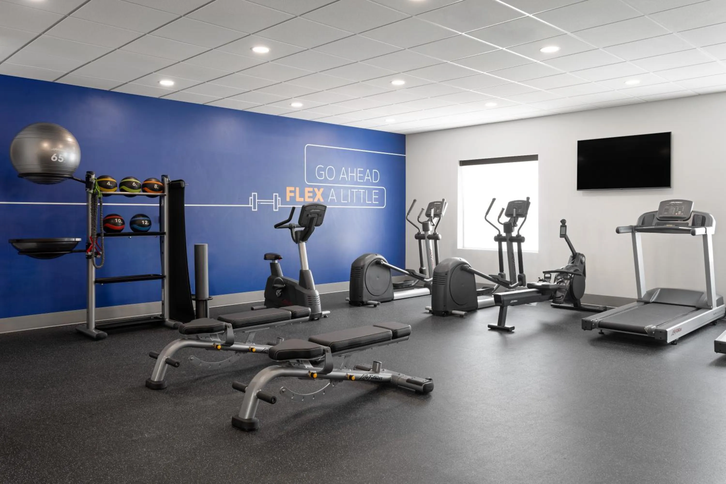 Fitness centre/facilities in Holiday Inn Express & Suites Meridian I-20 by IHG