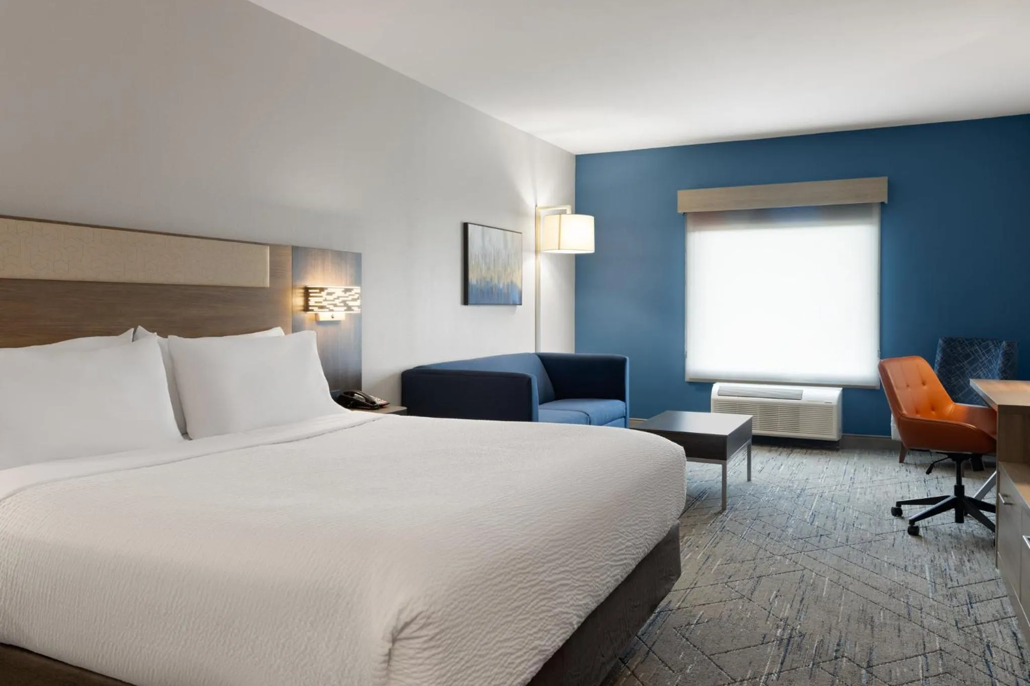 Photo of the whole room, Bed in Holiday Inn Express & Suites Meridian I-20 by IHG