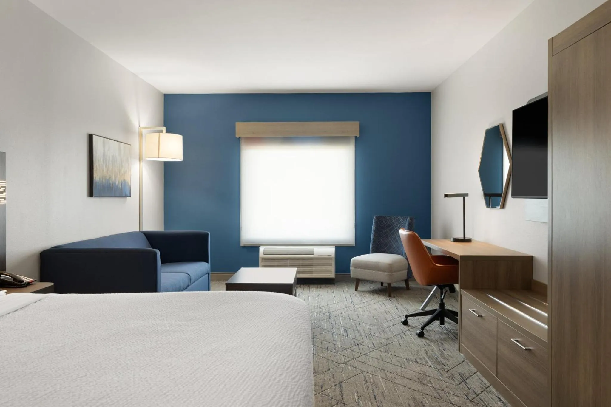 Photo of the whole room, Bed in Holiday Inn Express & Suites Meridian I-20 by IHG