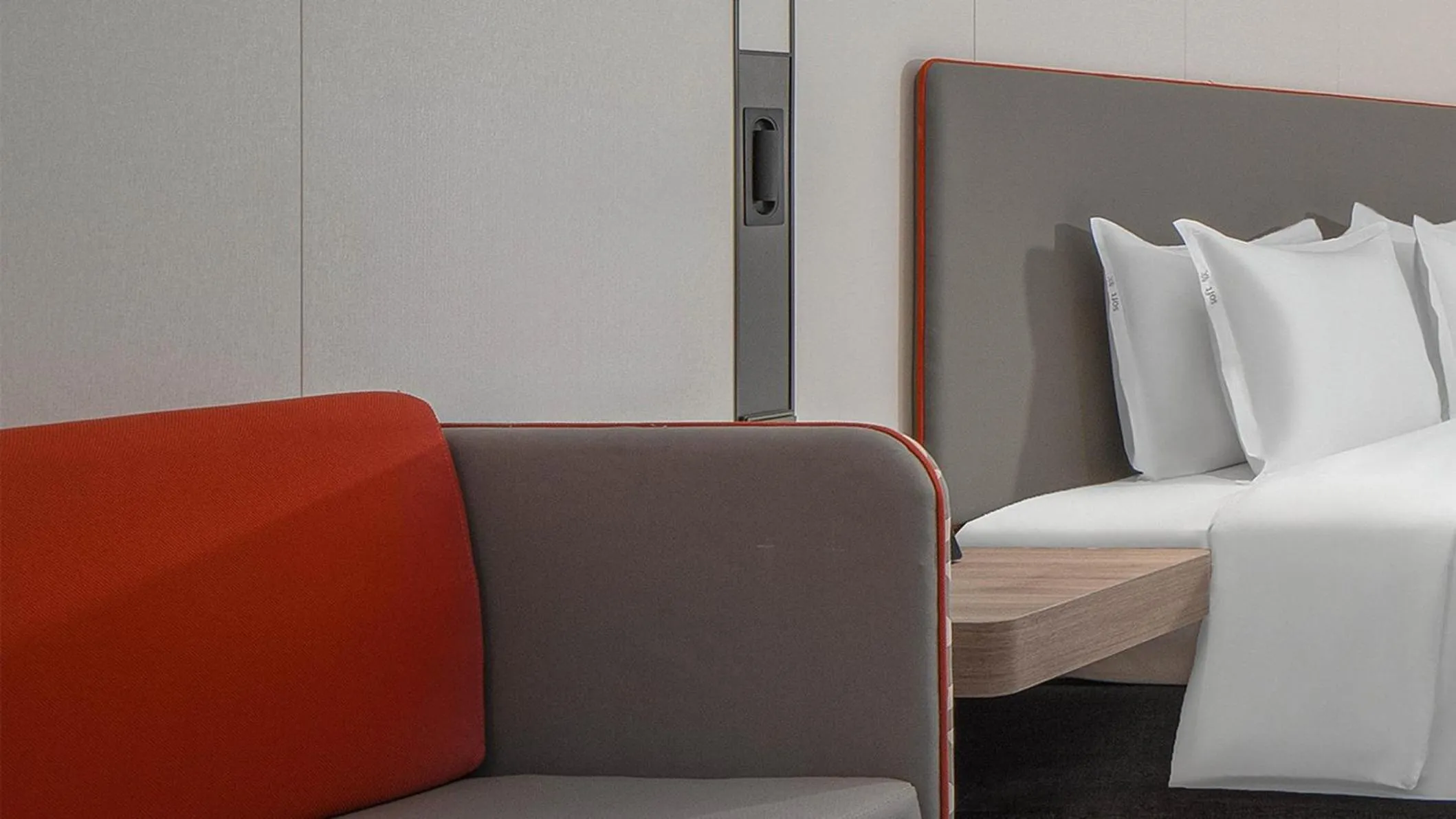 Photo of the whole room, Bed in Holiday Inn Express Xi'an Fengdong by IHG