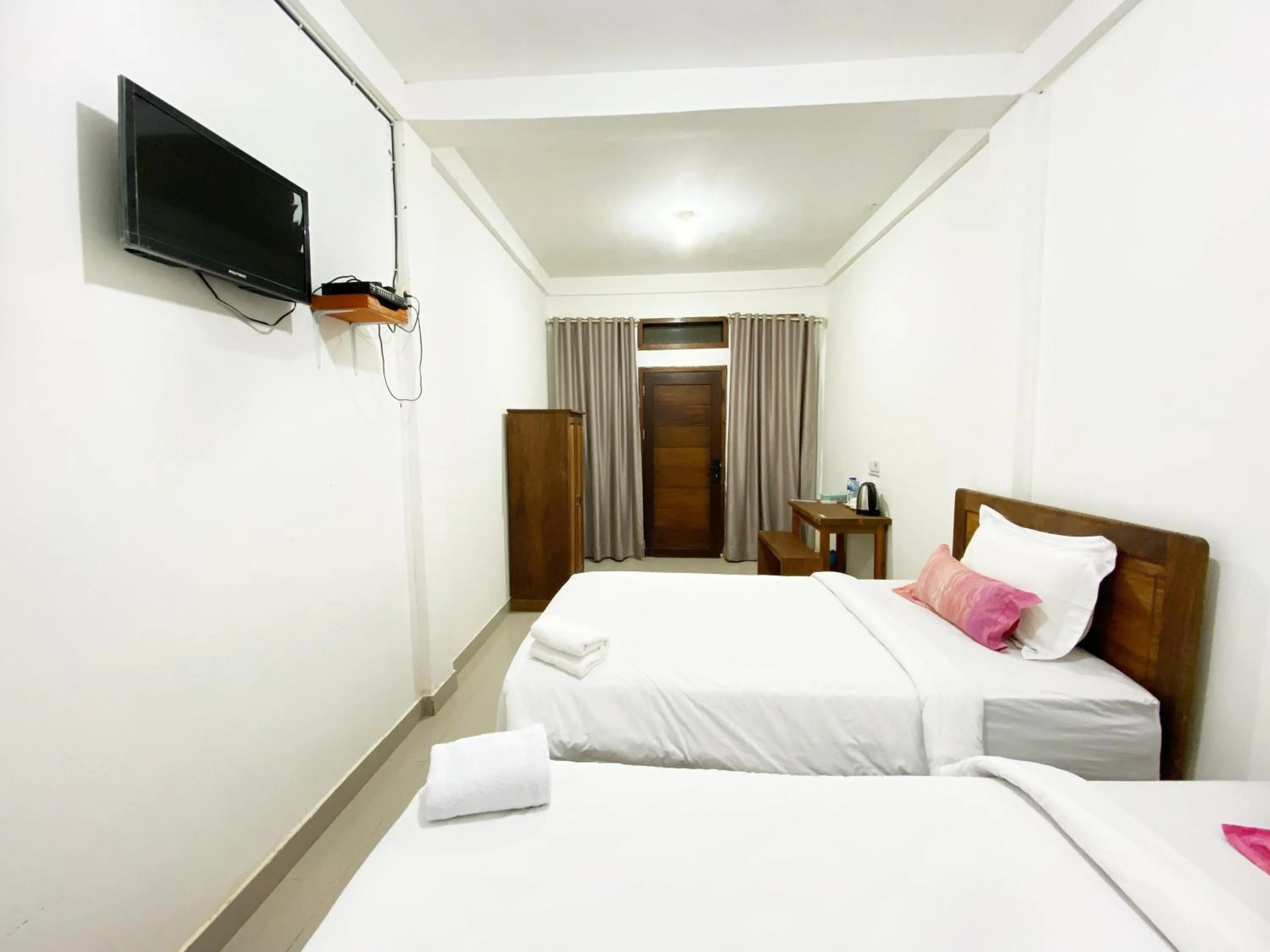 Photo of the whole room, Bed in Bujai Mentawai Griya Hotel