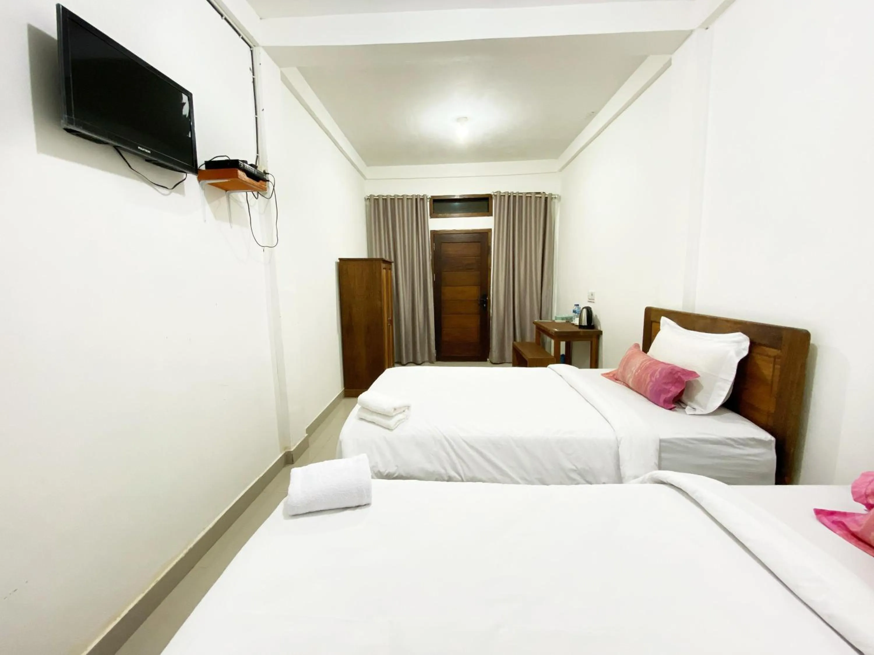 Bedroom, Bed in Bujai Mentawai Griya Hotel