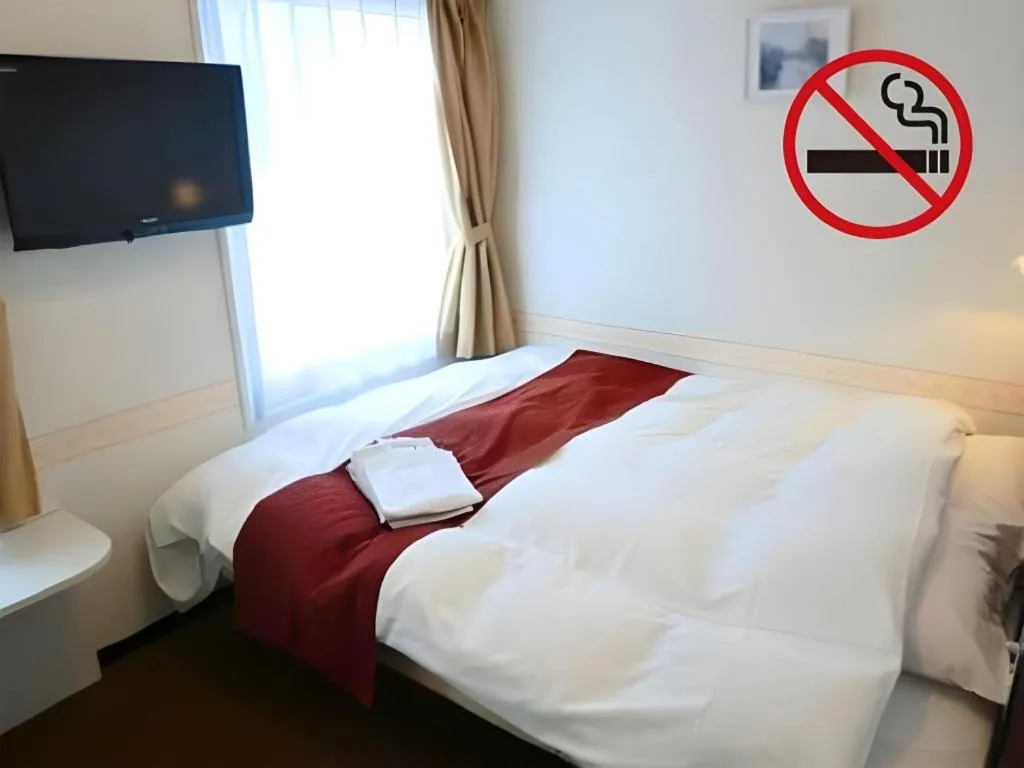 Bed in Hotel Shimbashi Sambankan