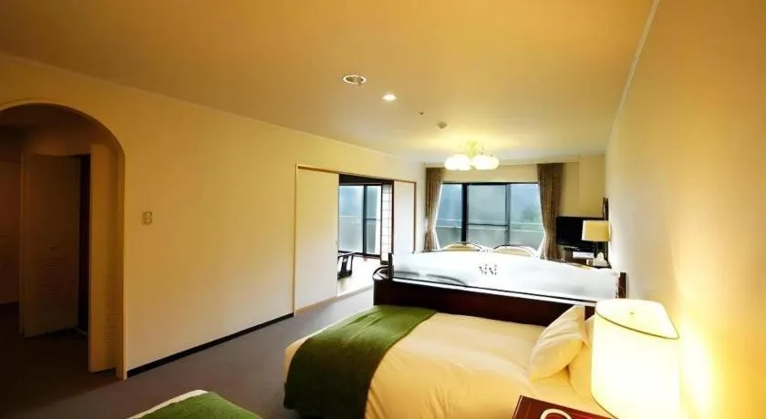 Bed in Atami Mori no Onsen Hotel