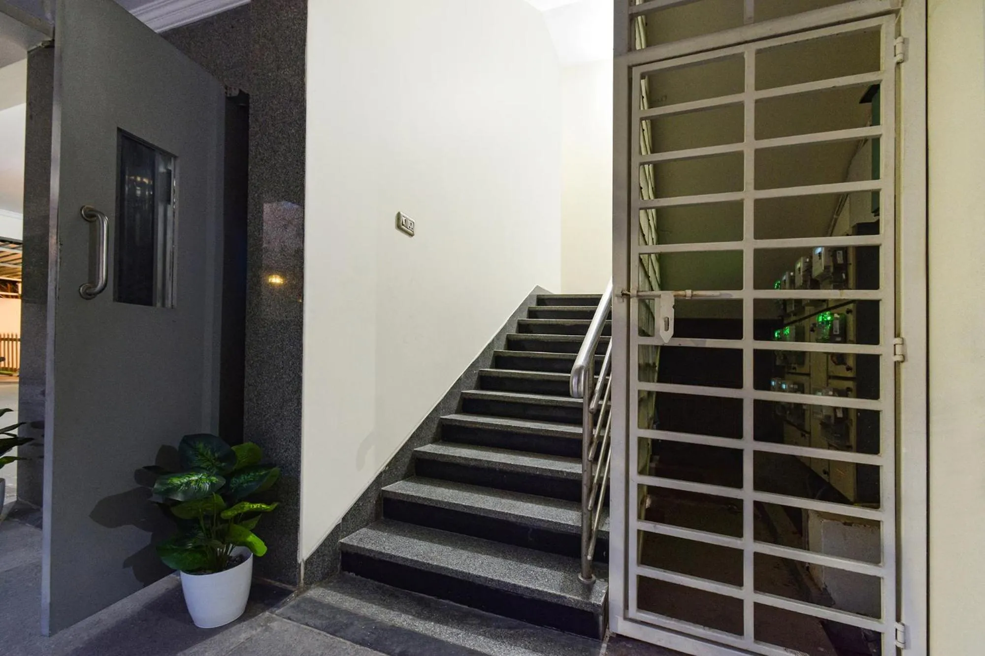 Lobby or reception in FabHotel De Alphabet II - Nr Ameerpet Metro Station