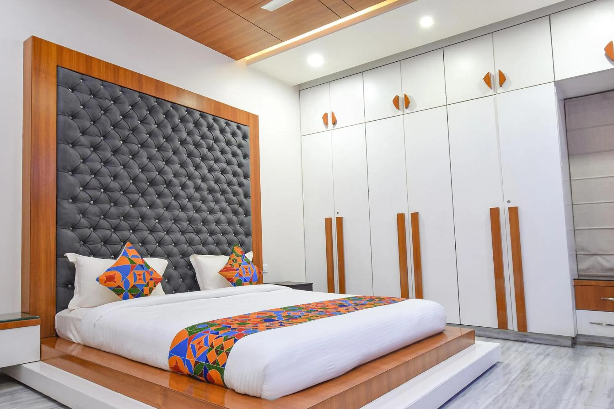 Bed in FabHotel De Alphabet II - Nr Ameerpet Metro Station
