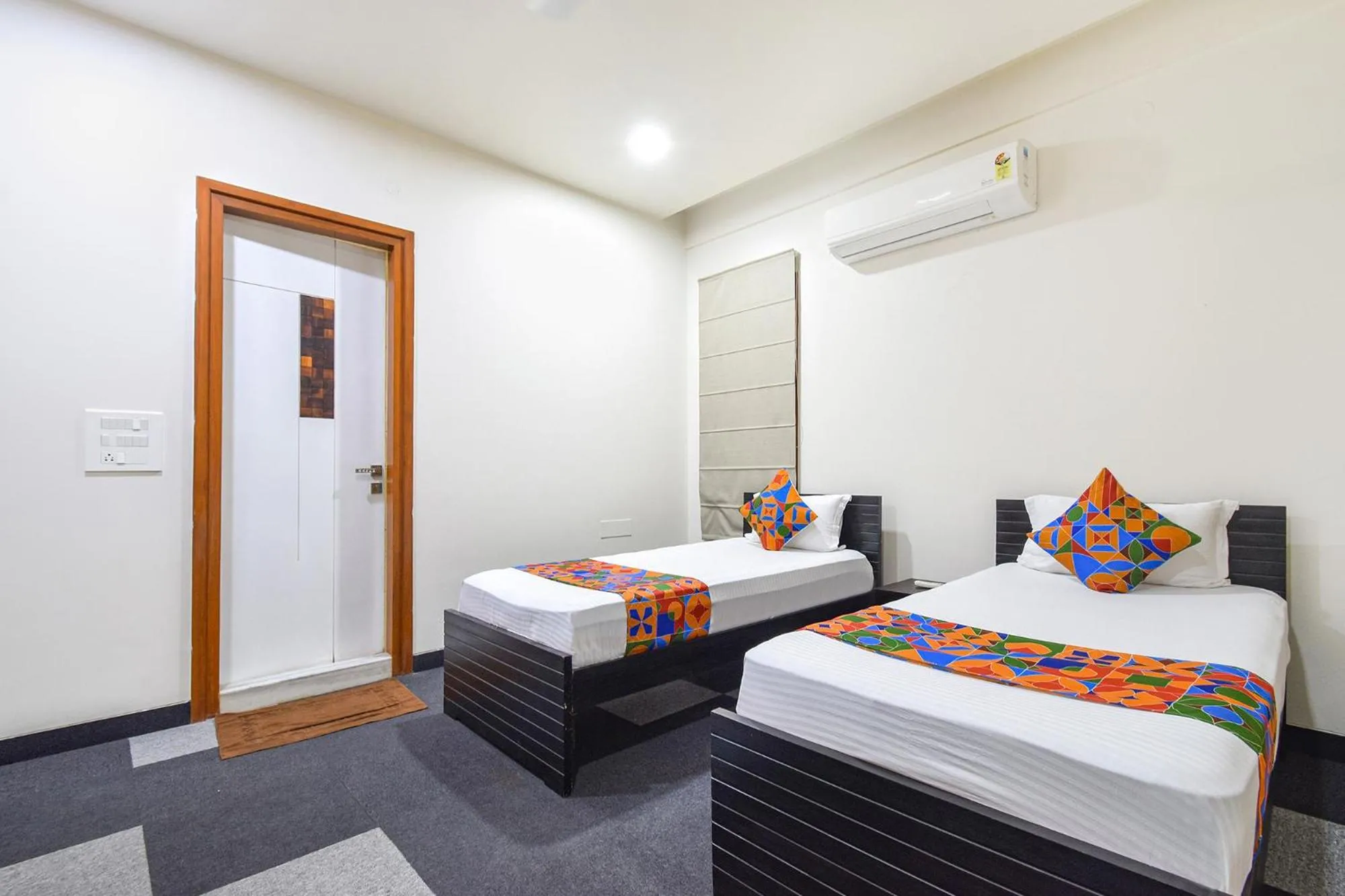 Bed in FabHotel De Alphabet II - Nr Ameerpet Metro Station
