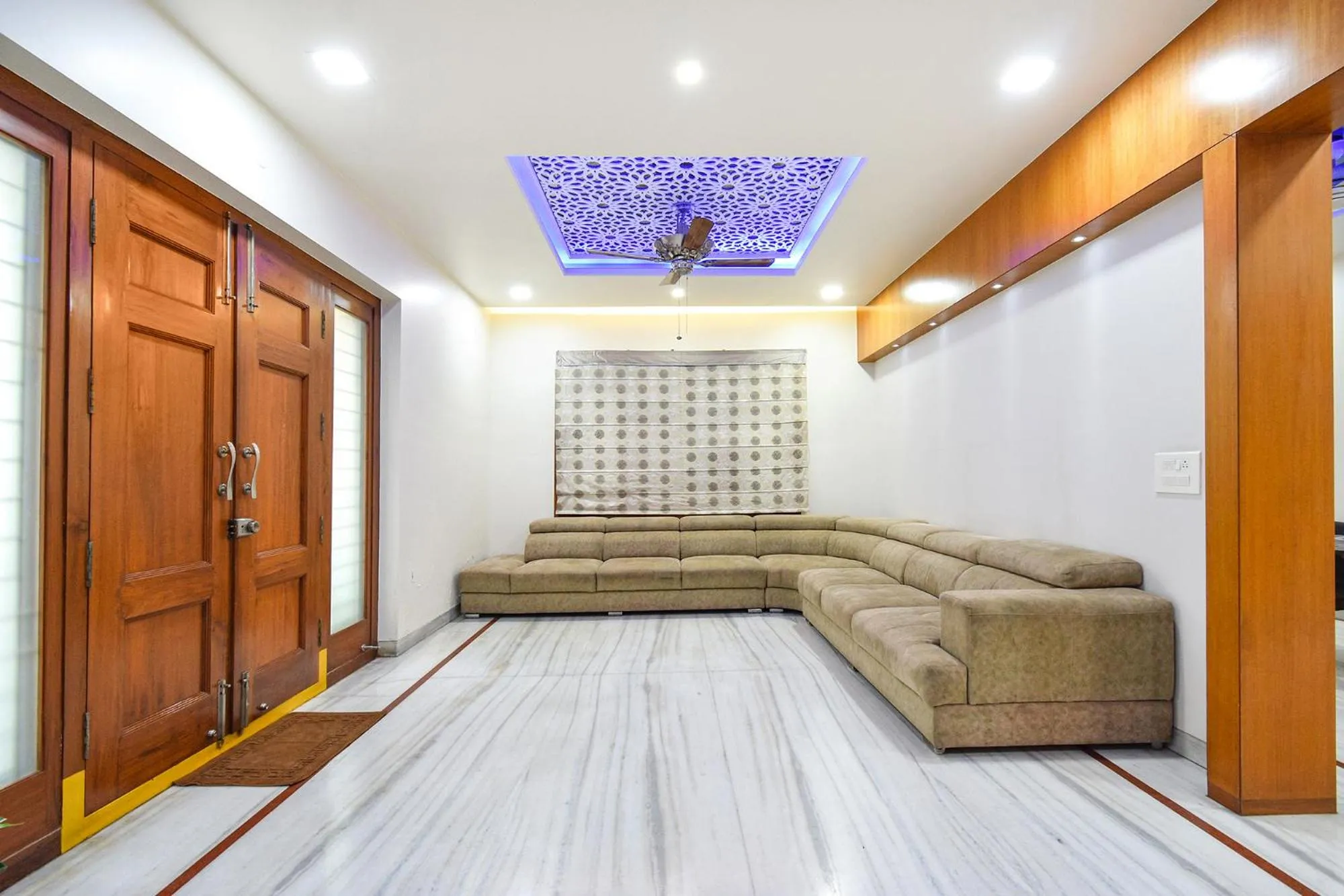 Seating area in FabHotel De Alphabet II - Nr Ameerpet Metro Station