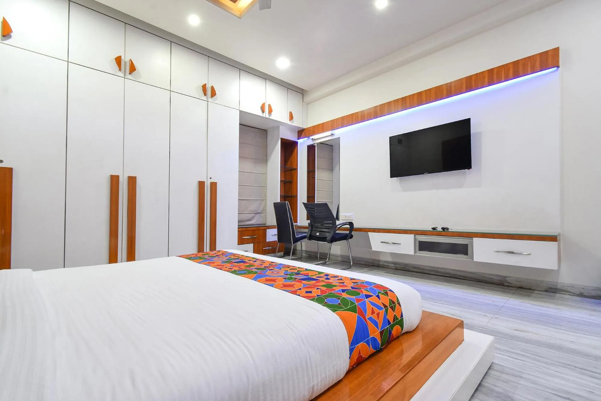 Bed in FabHotel De Alphabet II - Nr Ameerpet Metro Station