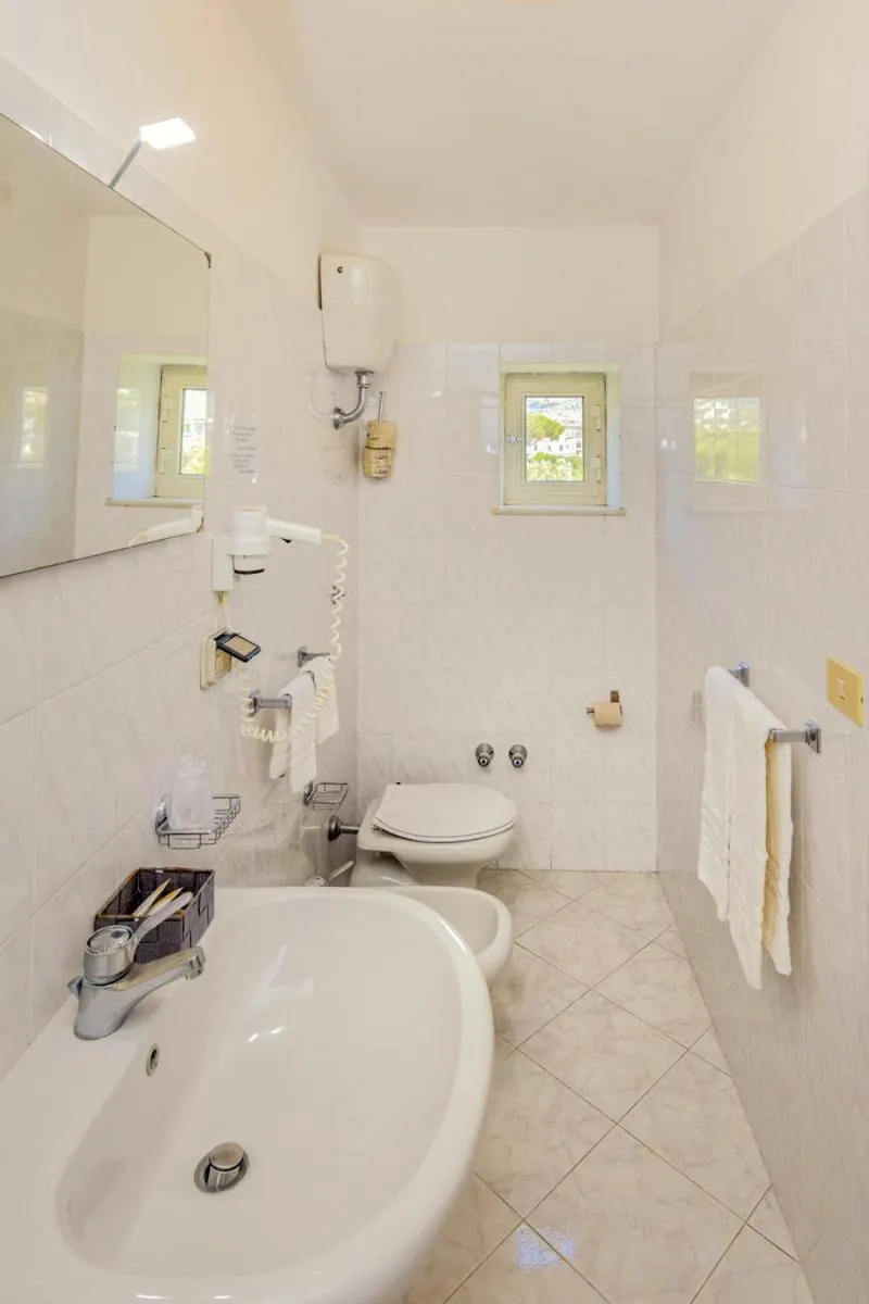 Bathroom in Sisters Hotel