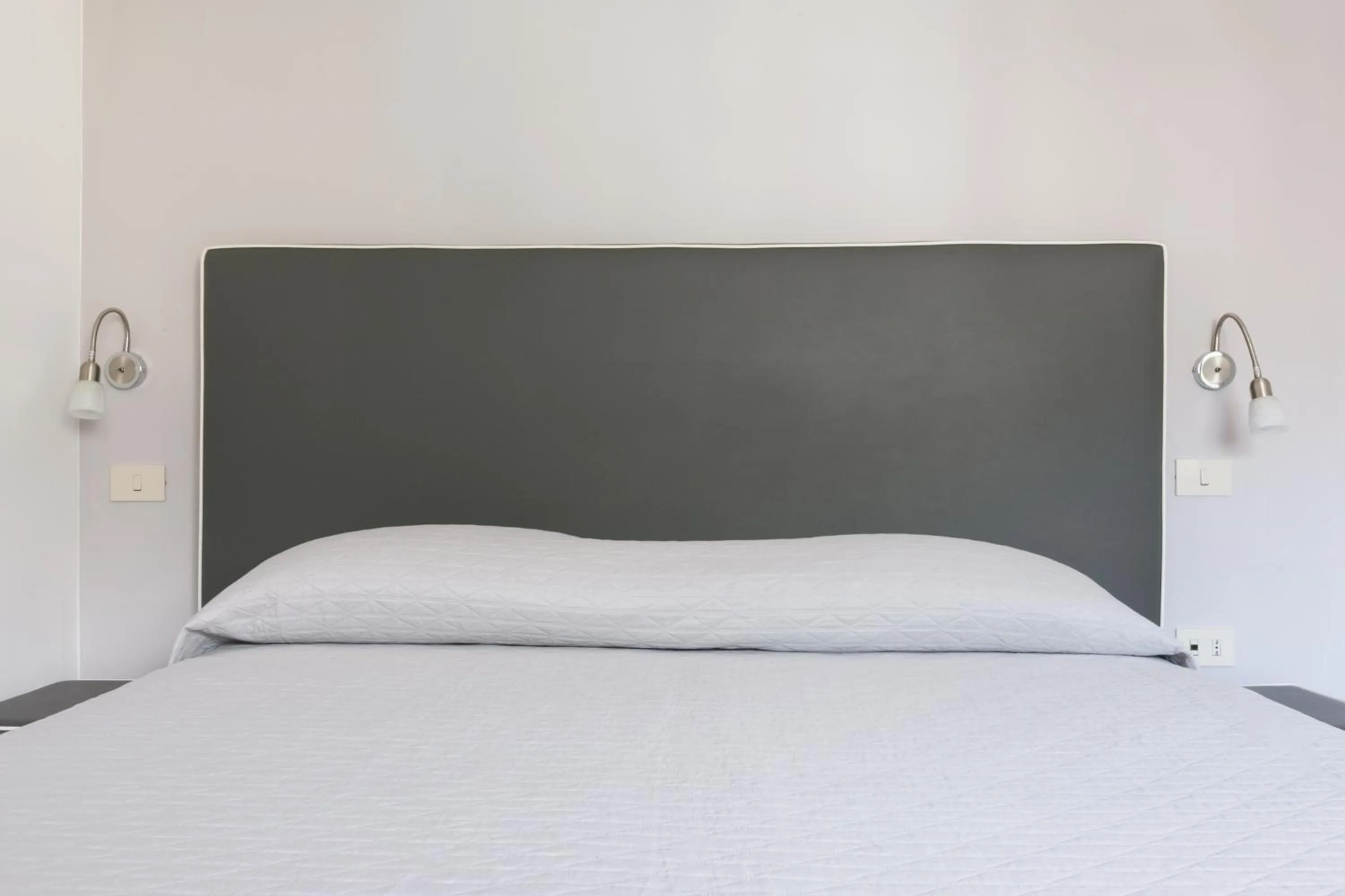 Photo of the whole room, Bed in Sisters Hotel