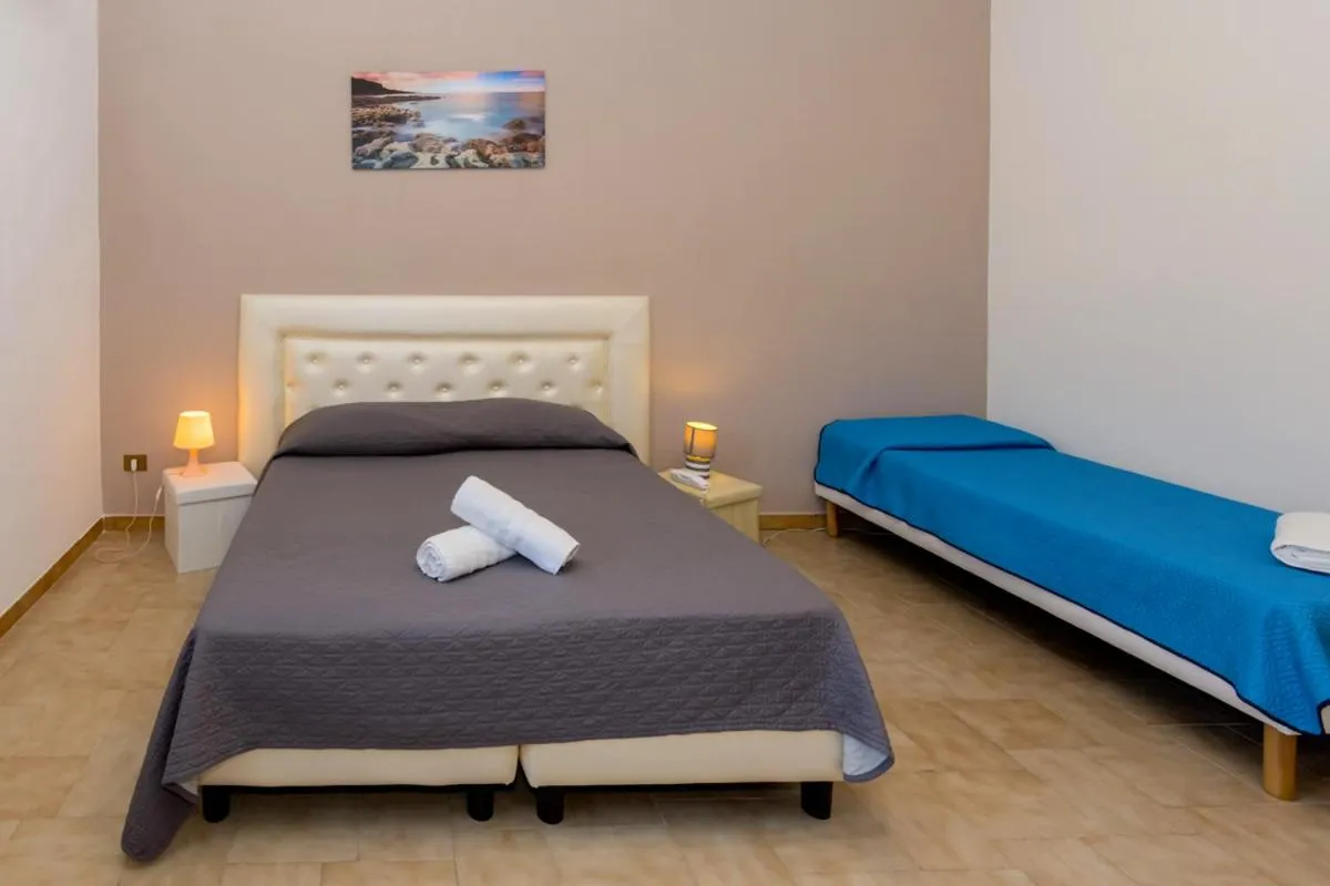 Bedroom, Bed in Sisters Hotel