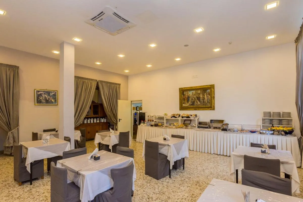 Breakfast in Sisters Hotel