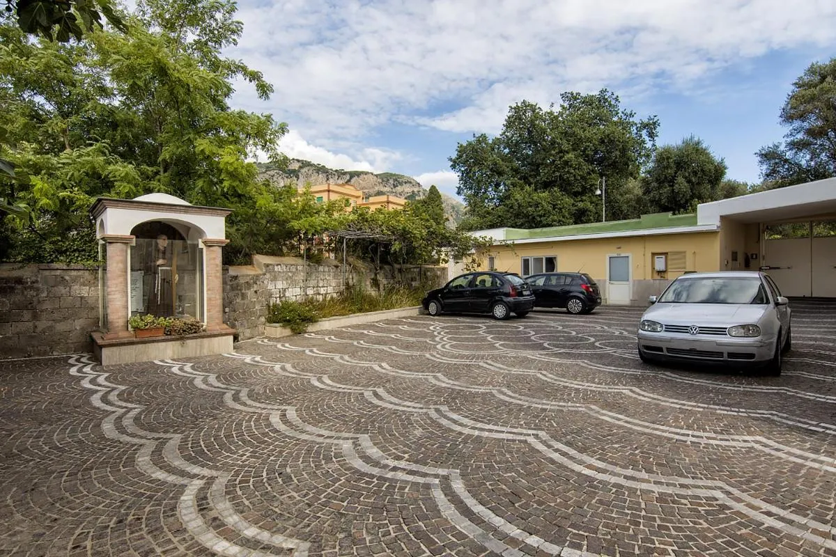 Parking in Sisters Hotel