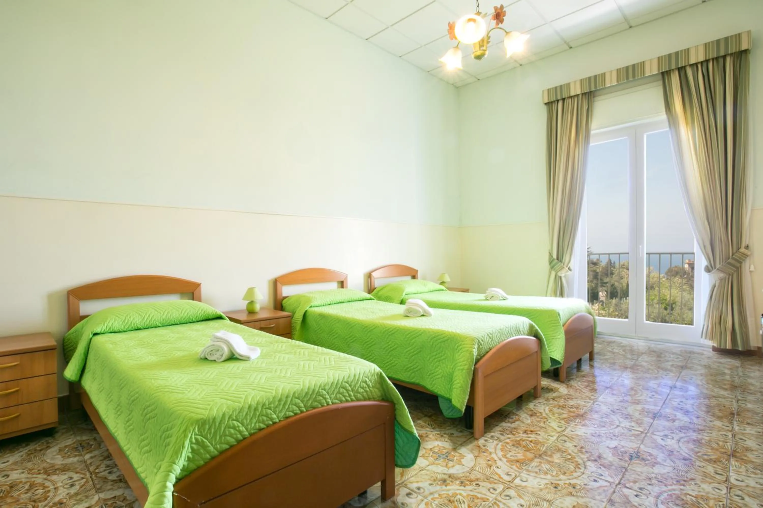 Photo of the whole room, Bed in Sisters Hotel