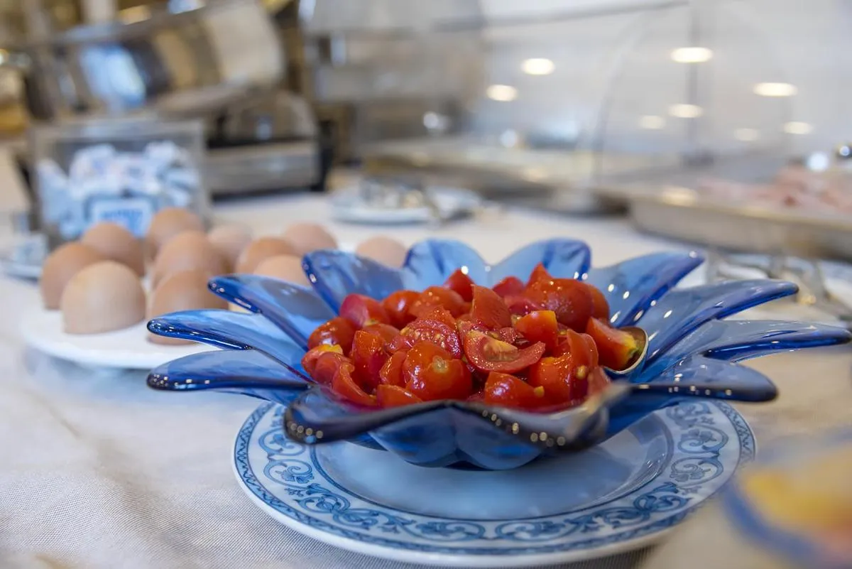 Food in Sisters Hotel