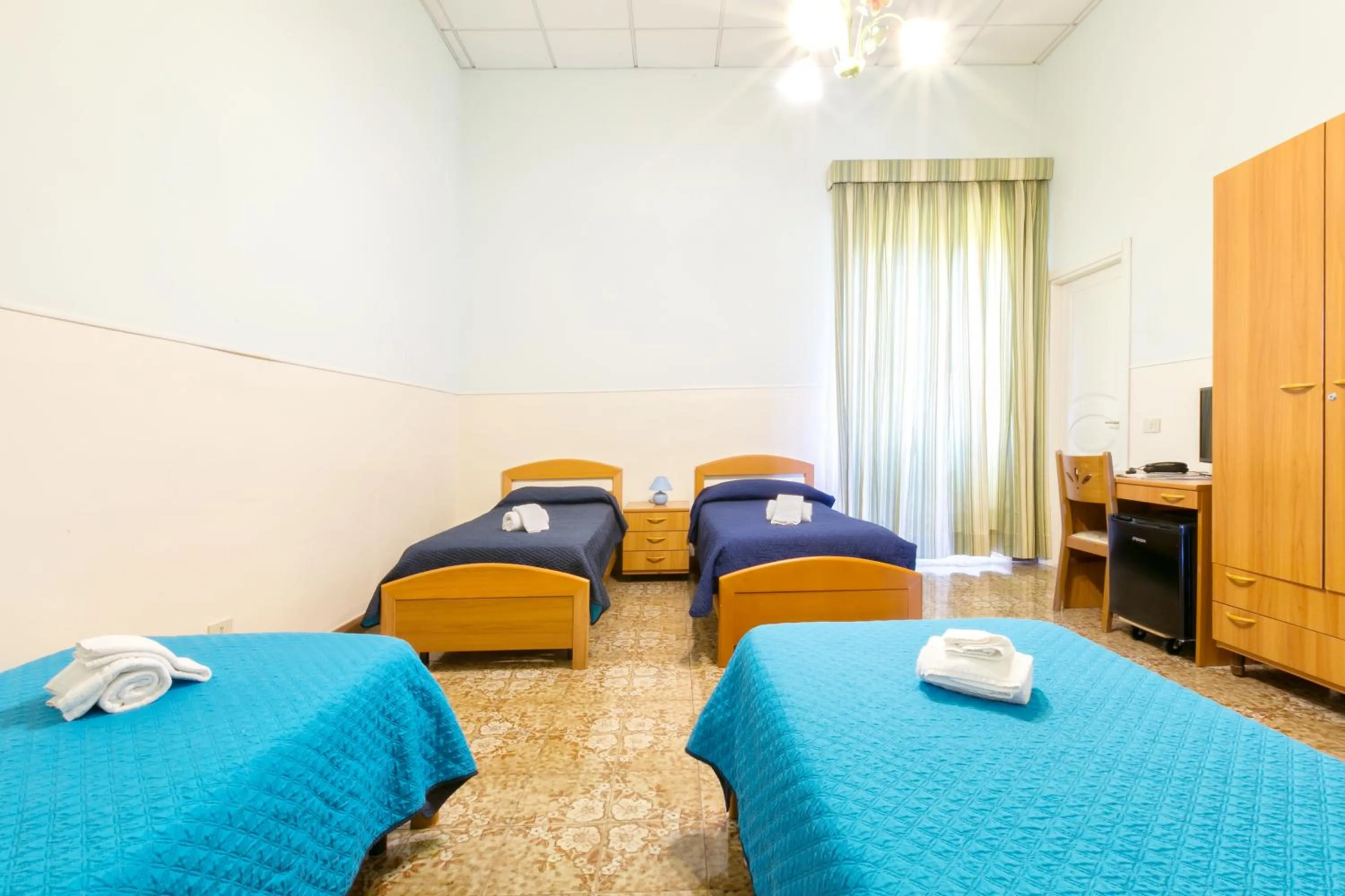 Photo of the whole room, Bed in Sisters Hotel