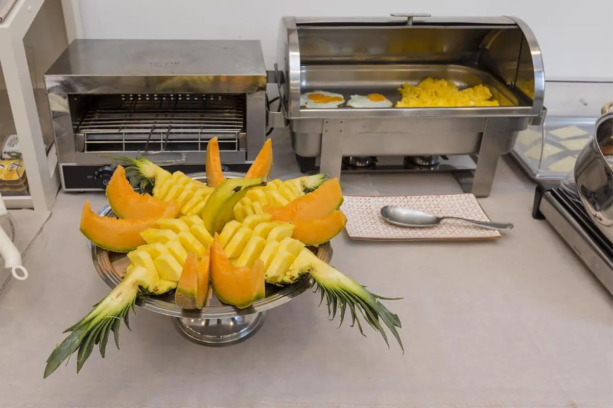 Food in Sisters Hotel