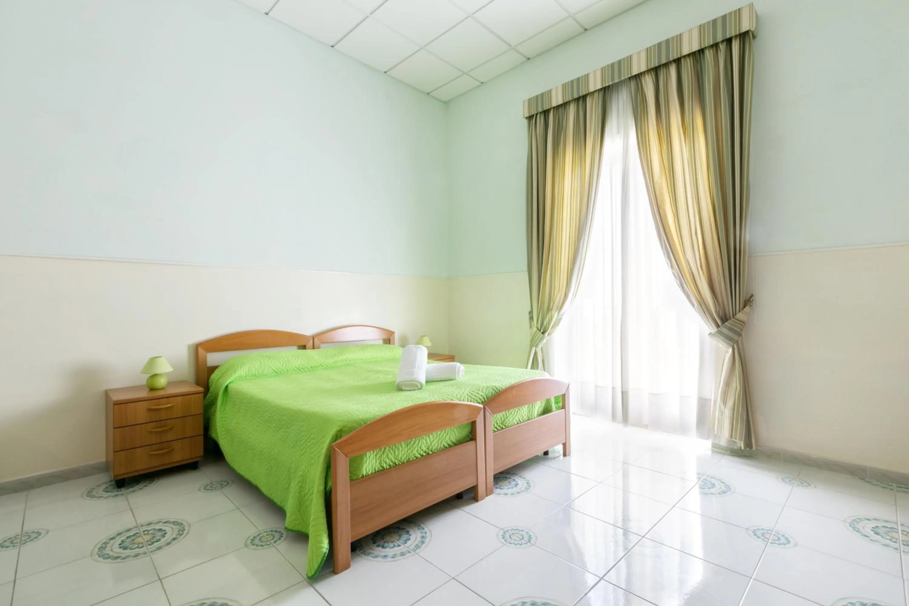 Photo of the whole room, Bed in Sisters Hotel