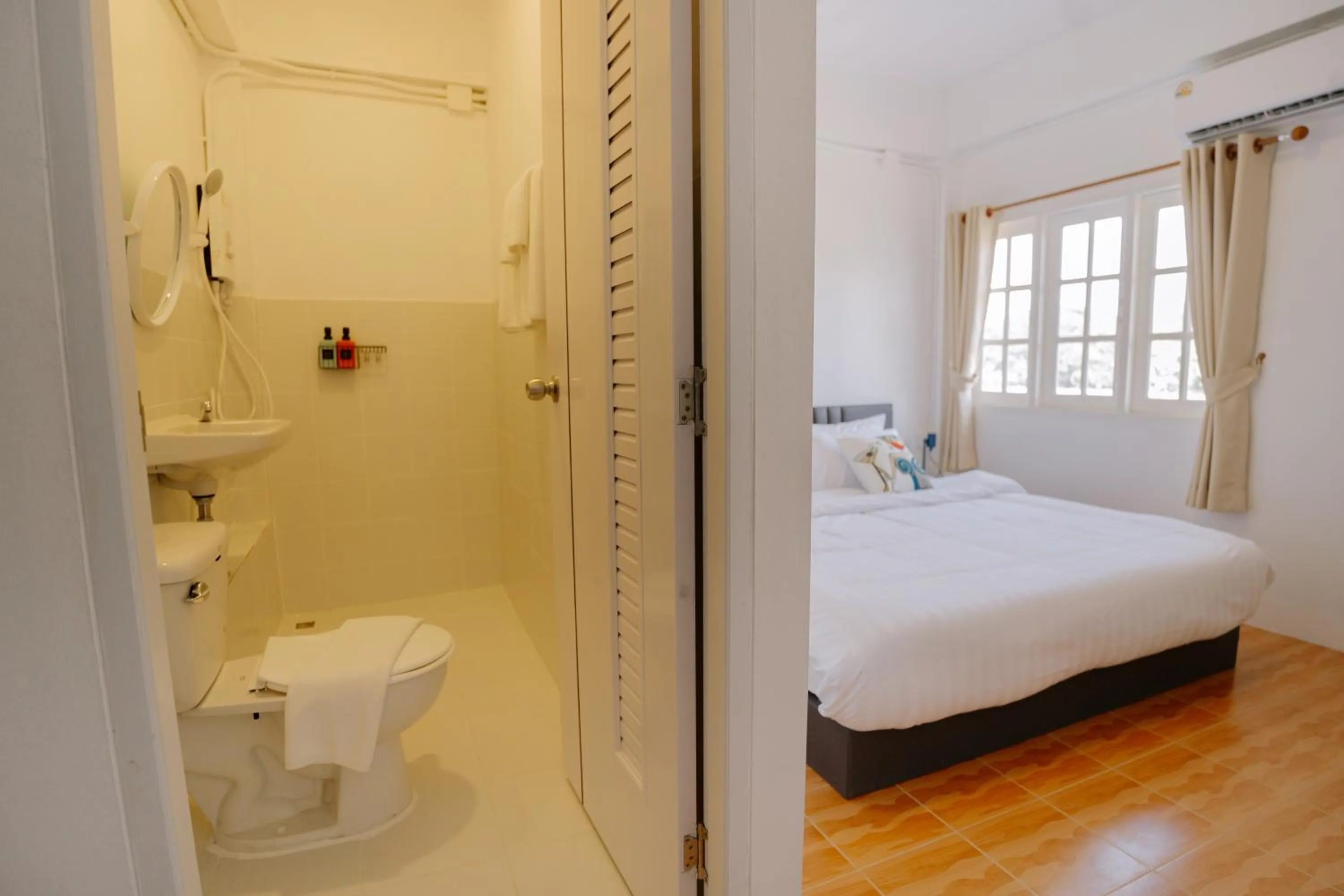 Bathroom, Bed in B&B Chiangrai