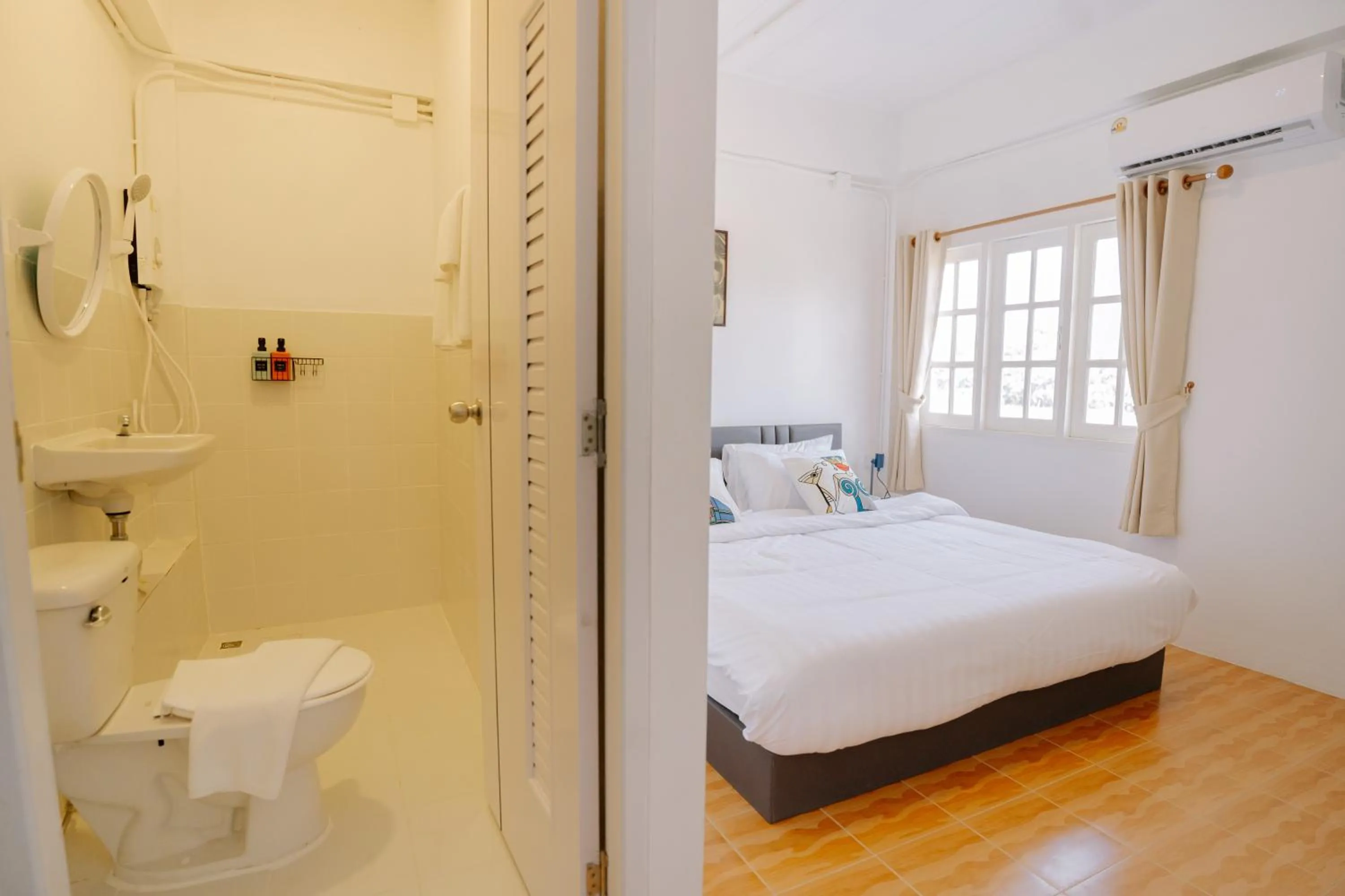 Toilet, Bed in B&B Chiangrai
