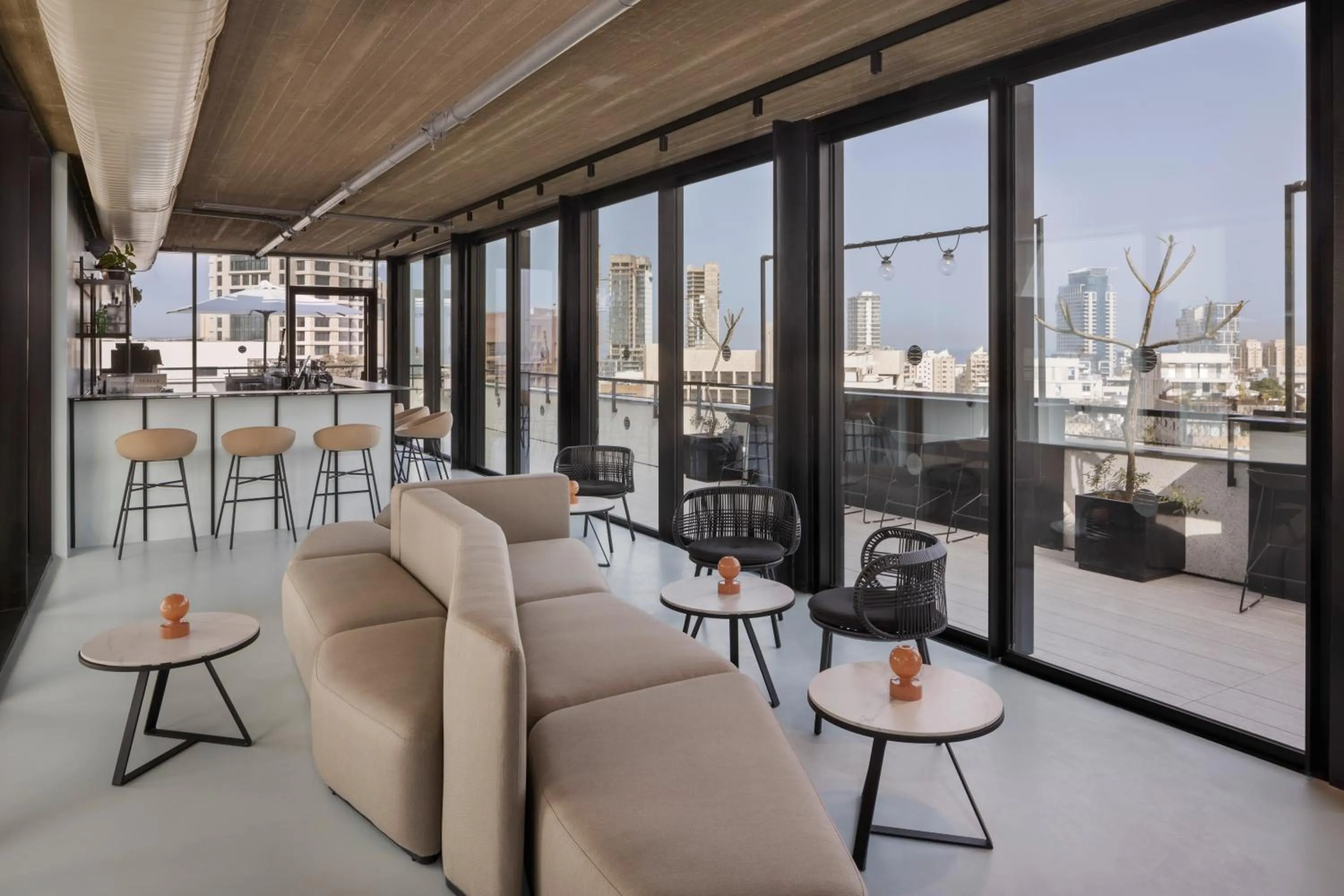 Lounge or bar in Gymnasia Isrotel, a Tribute Portfolio Hotel