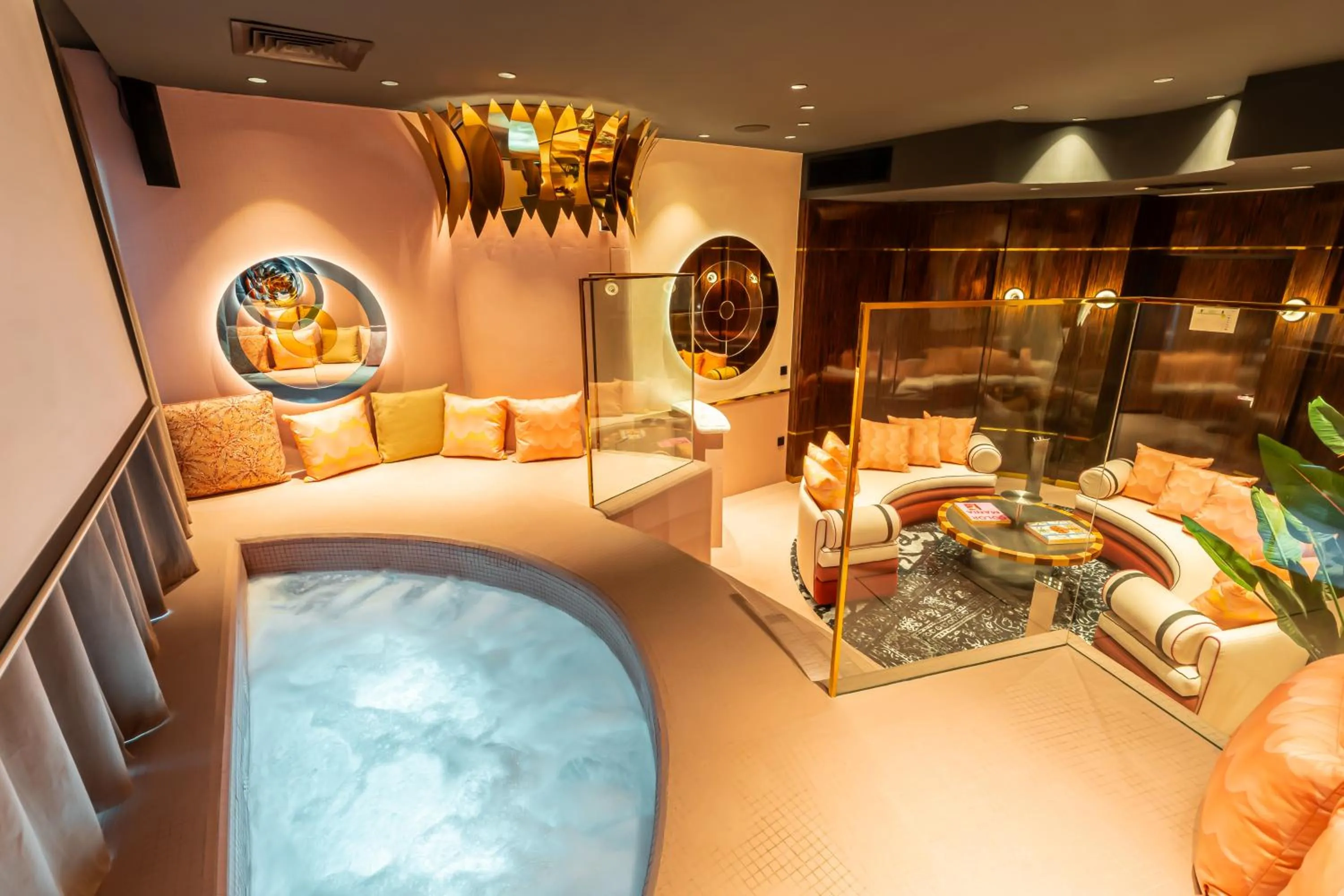Hot Tub in Mama Shelter Dubai