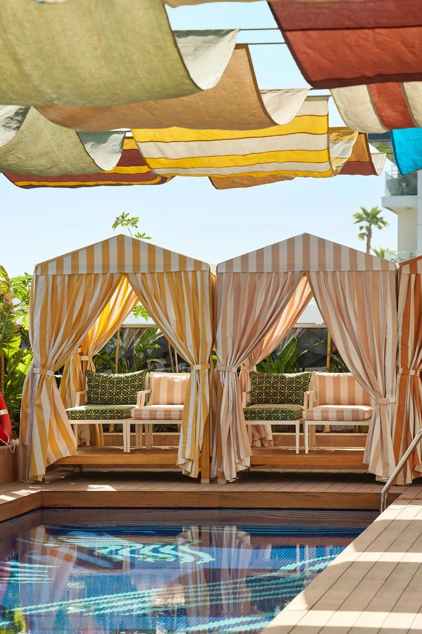 Swimming pool in Mama Shelter Dubai