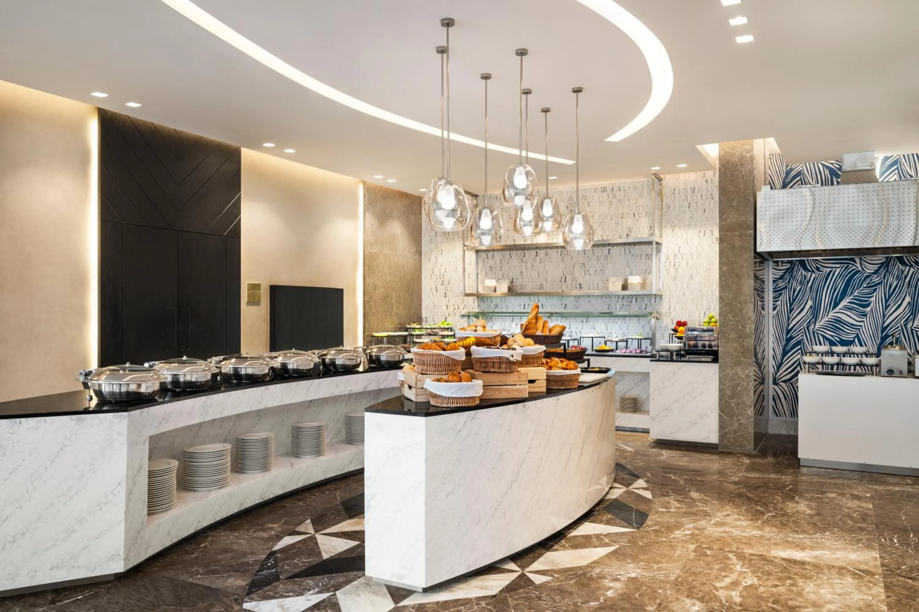 Restaurant/places to eat in Mercure Riyadh Al Anoud