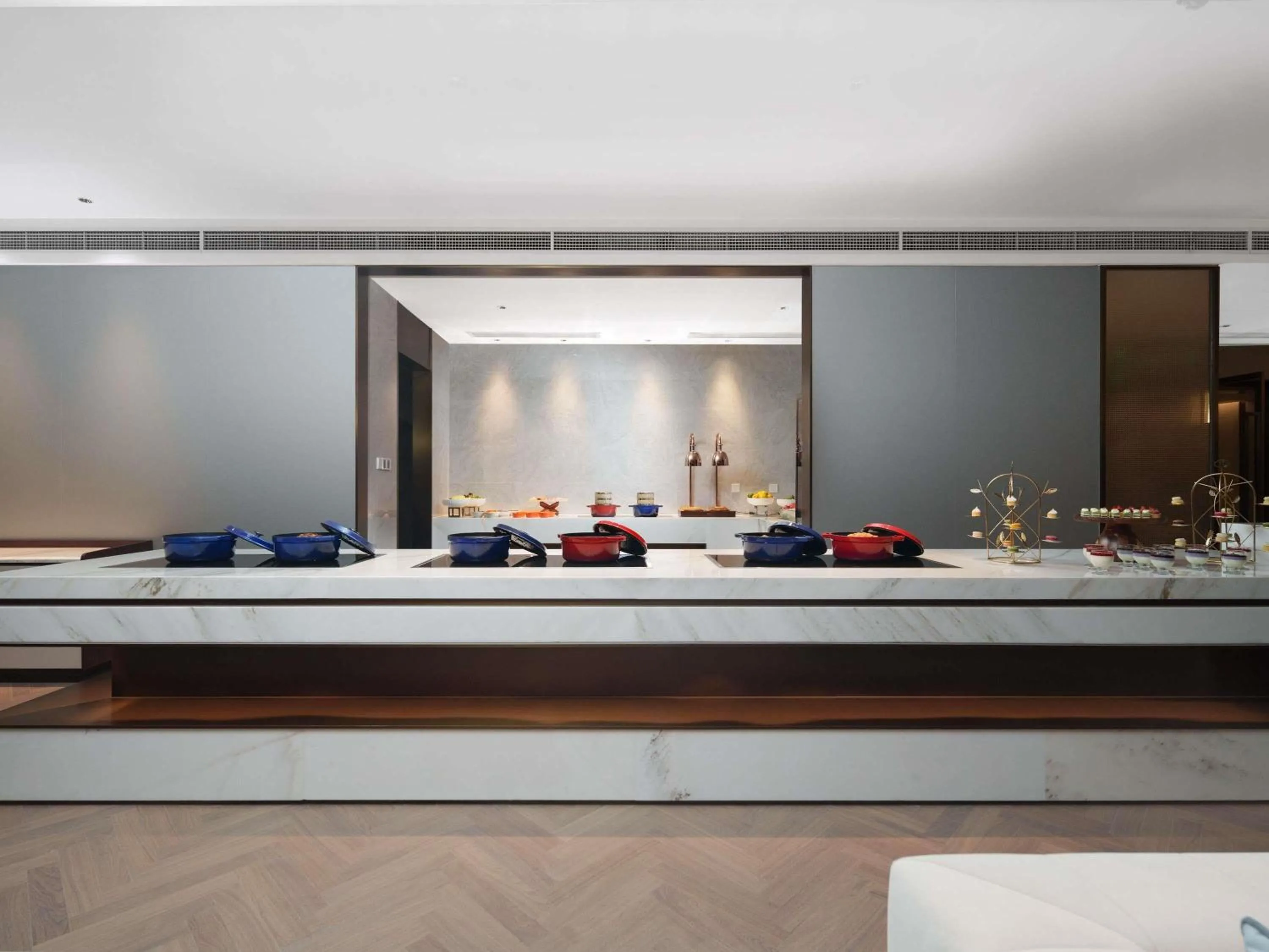 Lounge or bar in Grand Mercure Hangzhou Qingshan Lake