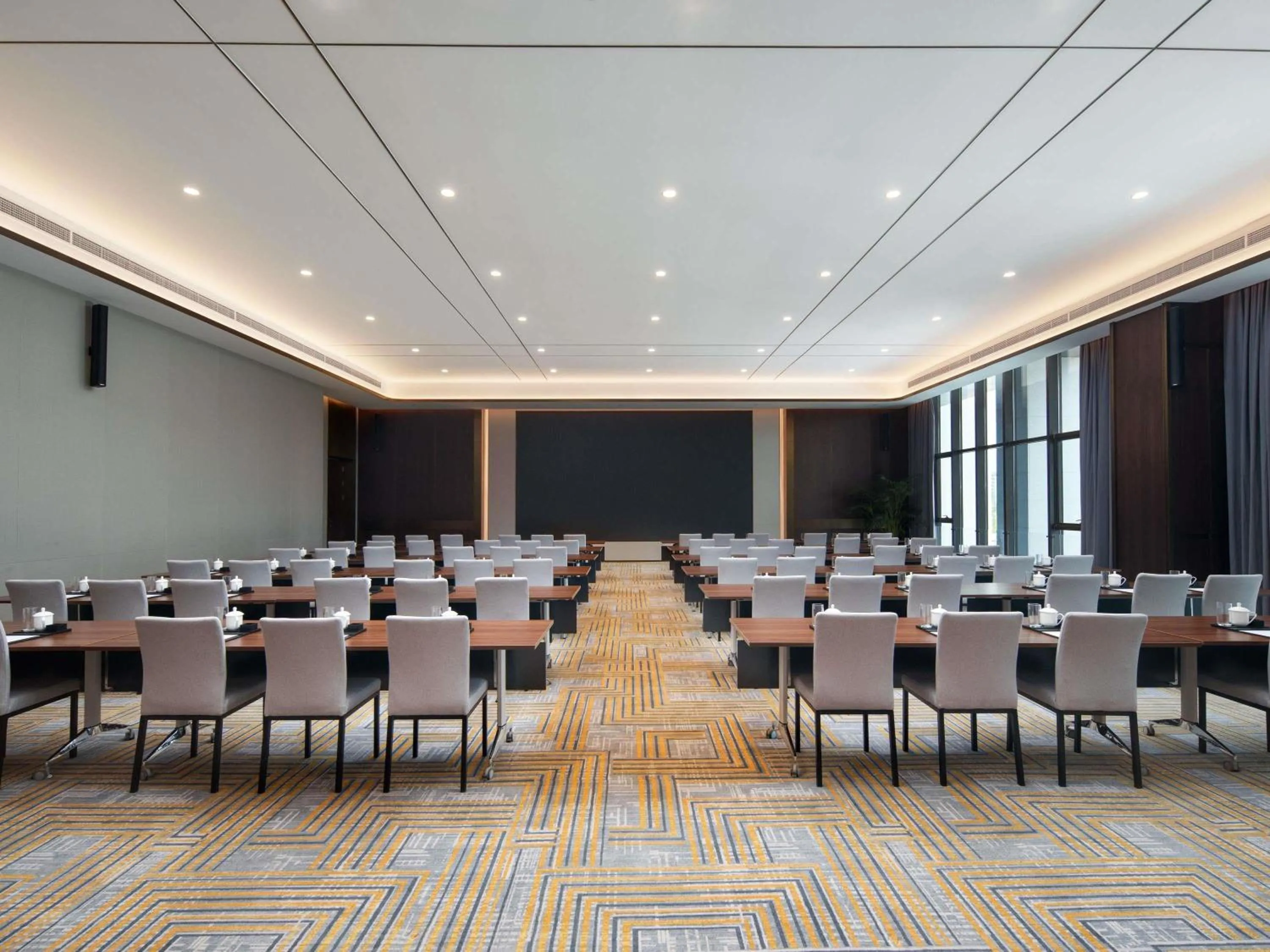Meeting/conference room in Grand Mercure Hangzhou Qingshan Lake