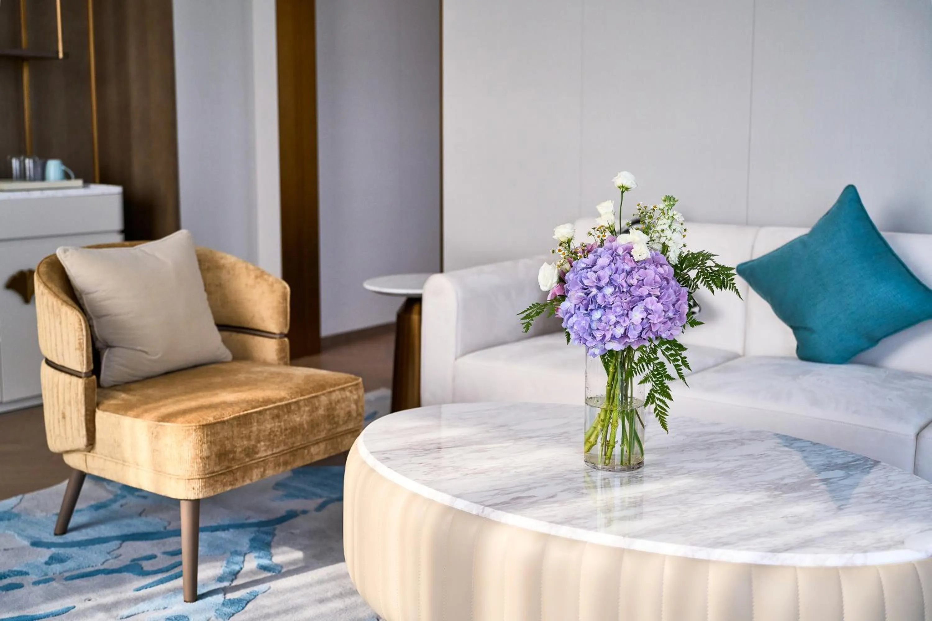 Living room in Grand Mercure Hangzhou Qingshan Lake