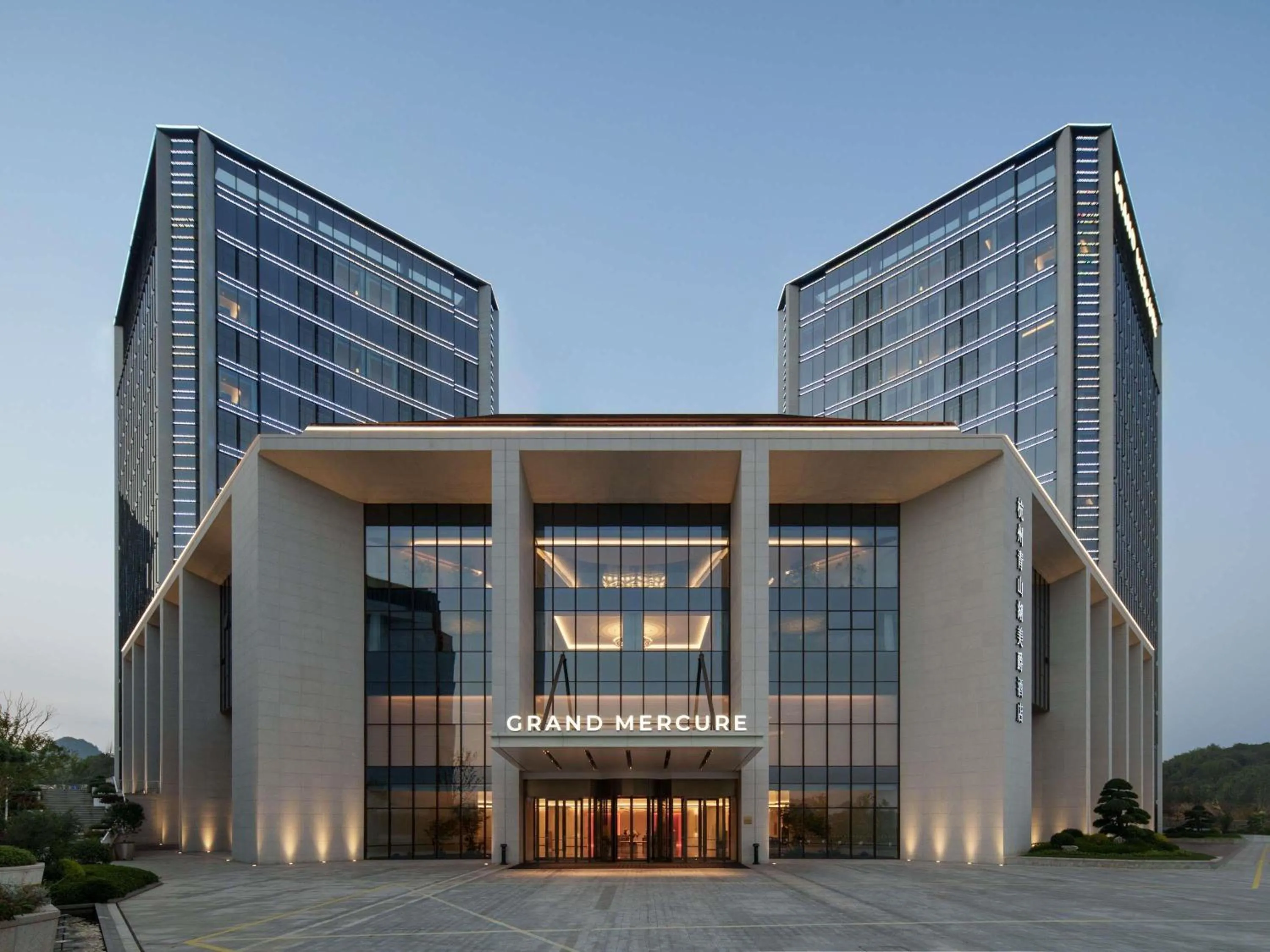 Property building in Grand Mercure Hangzhou Qingshan Lake