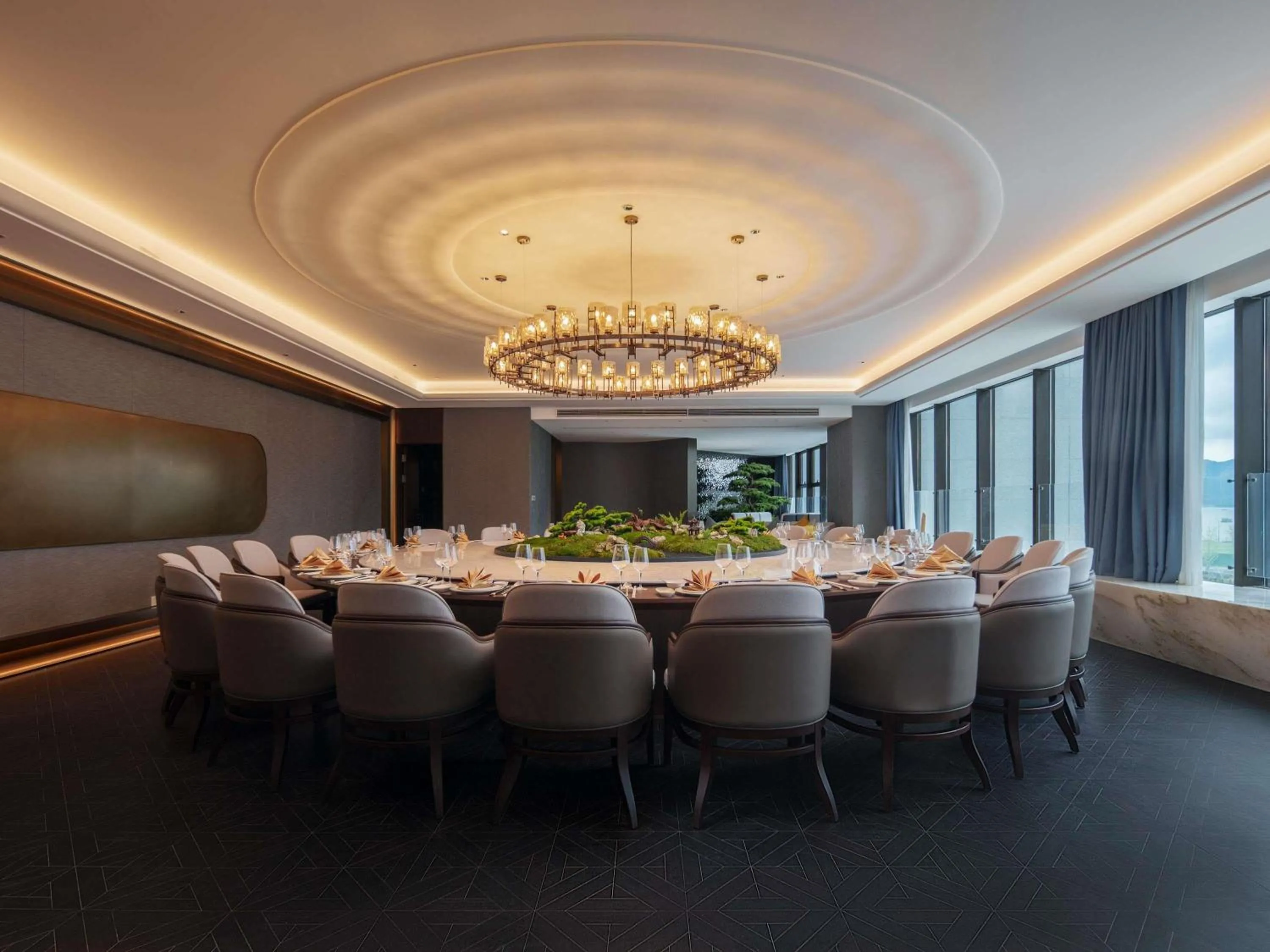 Restaurant/places to eat in Grand Mercure Hangzhou Qingshan Lake