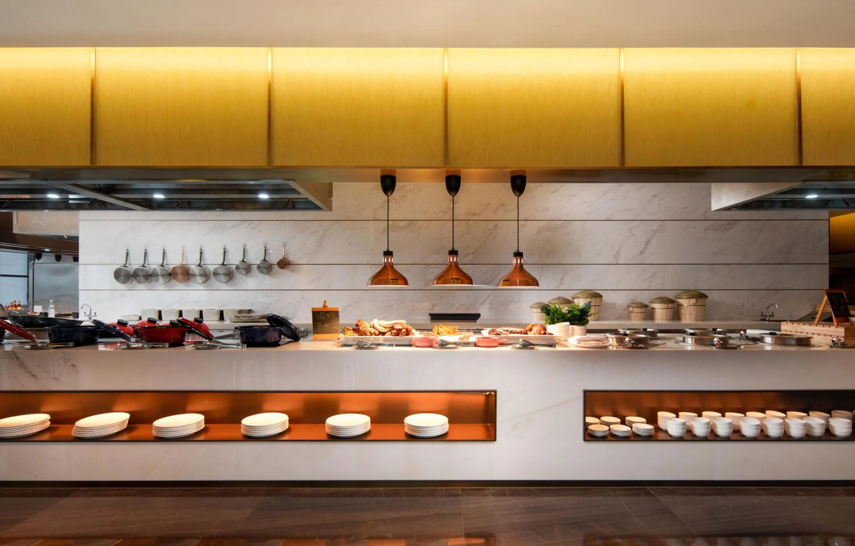 Restaurant/places to eat in Grand Mercure Hangzhou Qingshan Lake