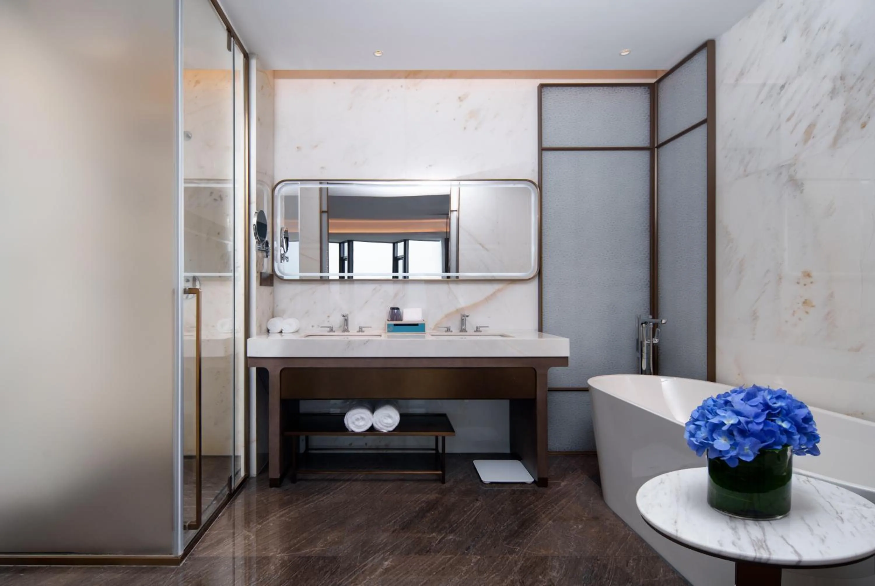 Bathroom in Grand Mercure Hangzhou Qingshan Lake