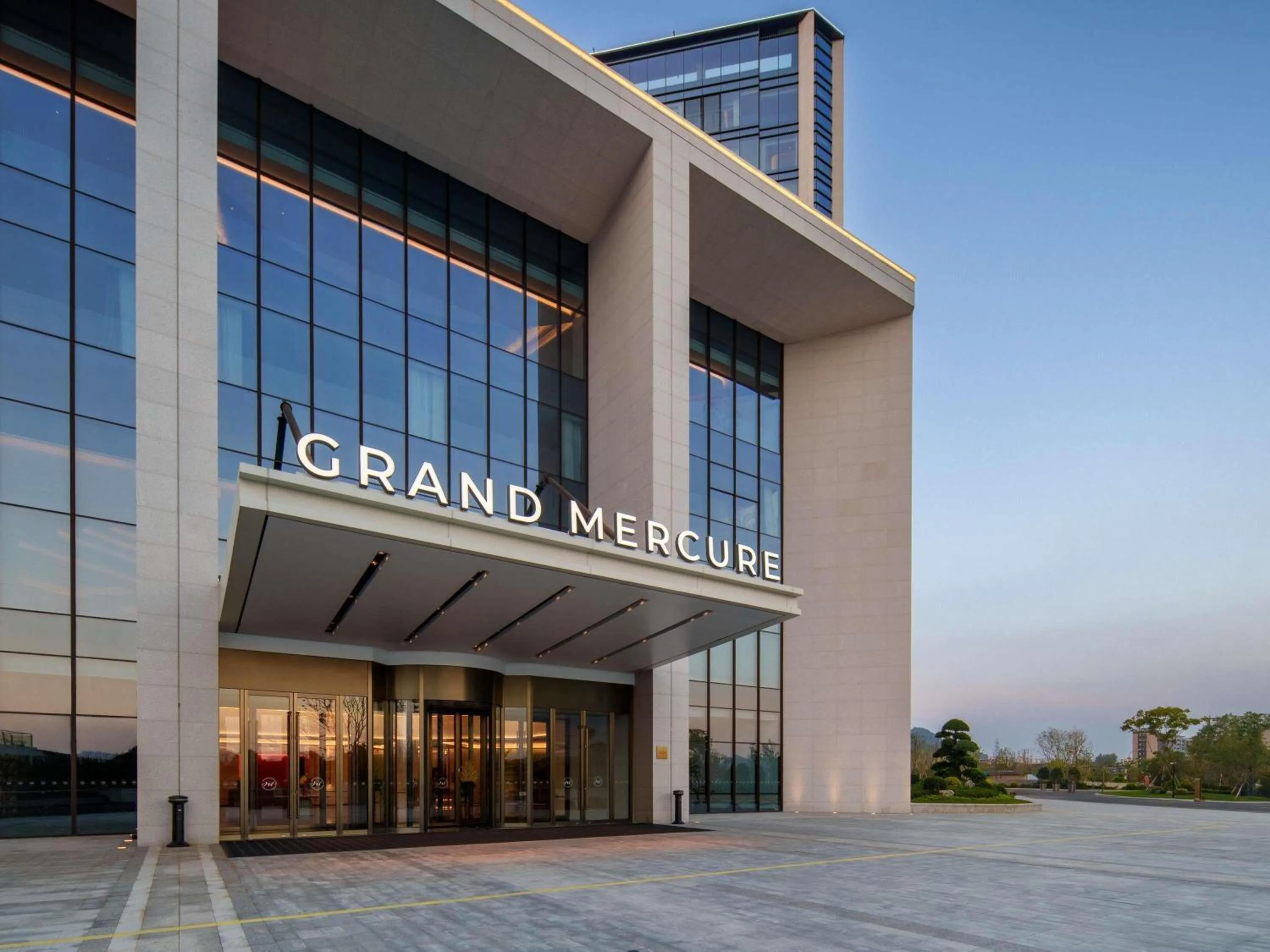Property building in Grand Mercure Hangzhou Qingshan Lake