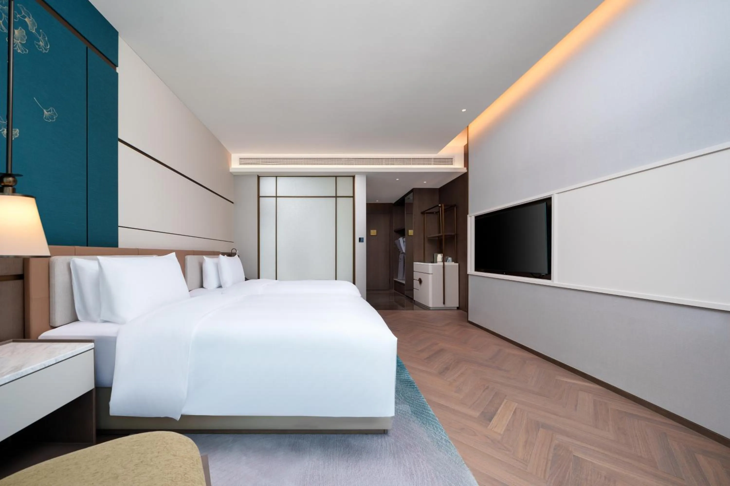 TV and multimedia, Bed in Grand Mercure Hangzhou Qingshan Lake