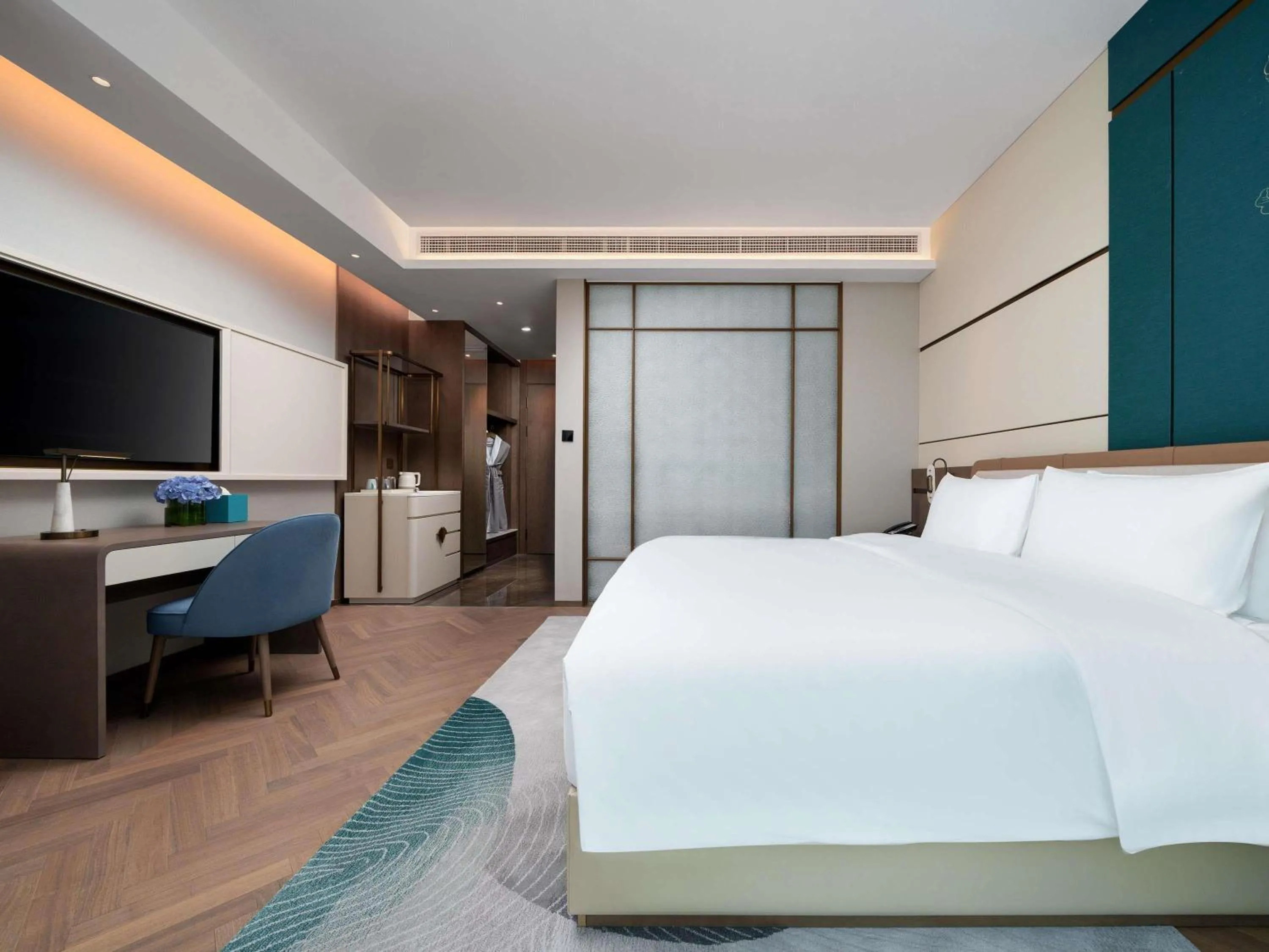 Bedroom, Bed in Grand Mercure Hangzhou Qingshan Lake